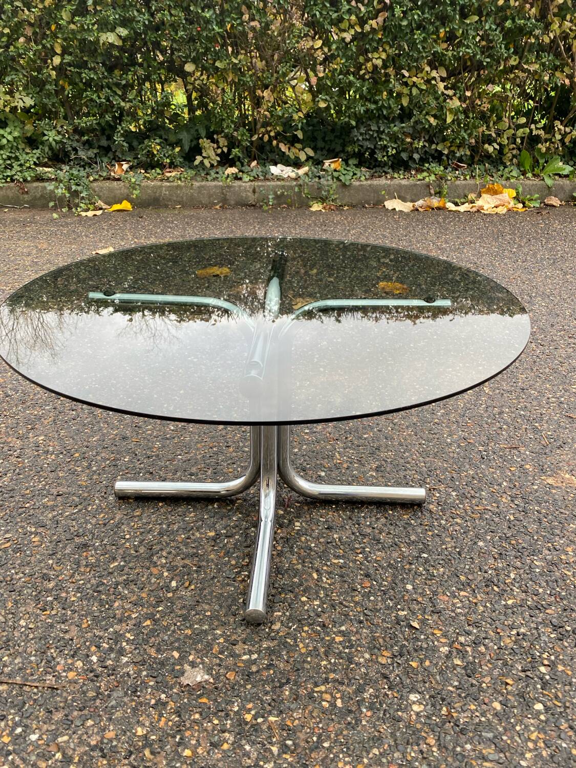 Italian round coffee table in chrome and smoked glass Giotto Stoppino style 1970