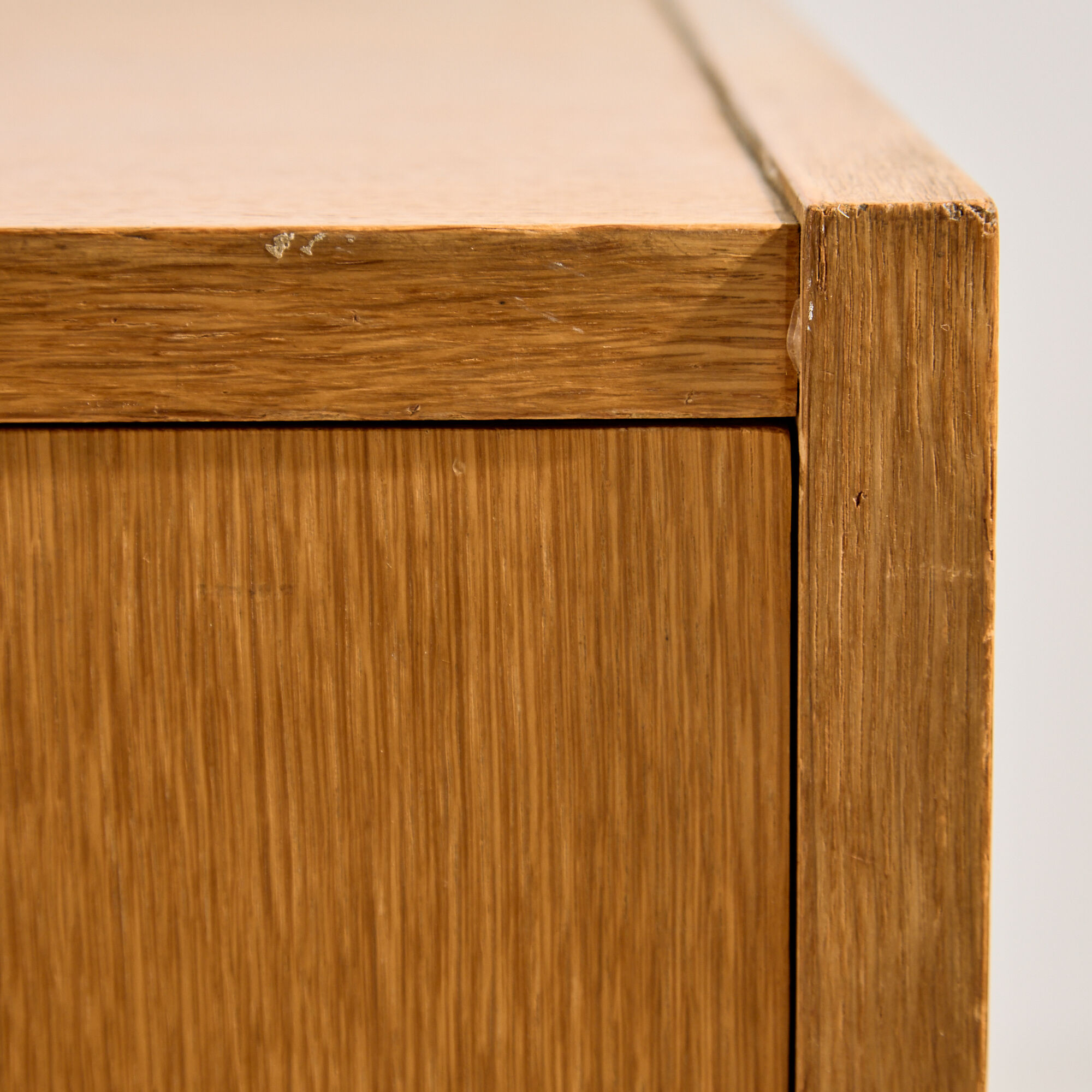 Oak chest of drawers with four drawers