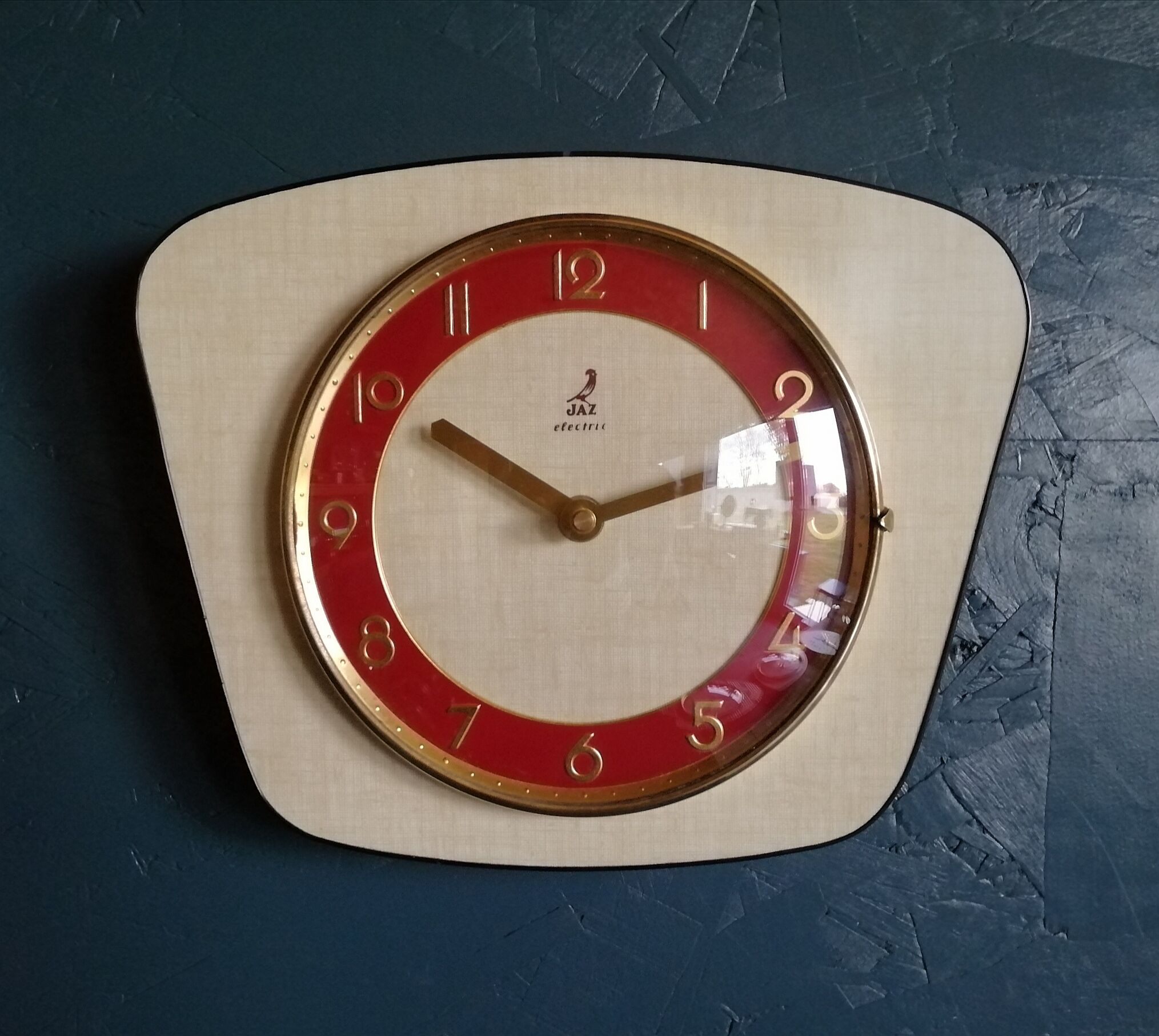 Clock formica vintage wall clock silent trapeze "Jaz yellow red"