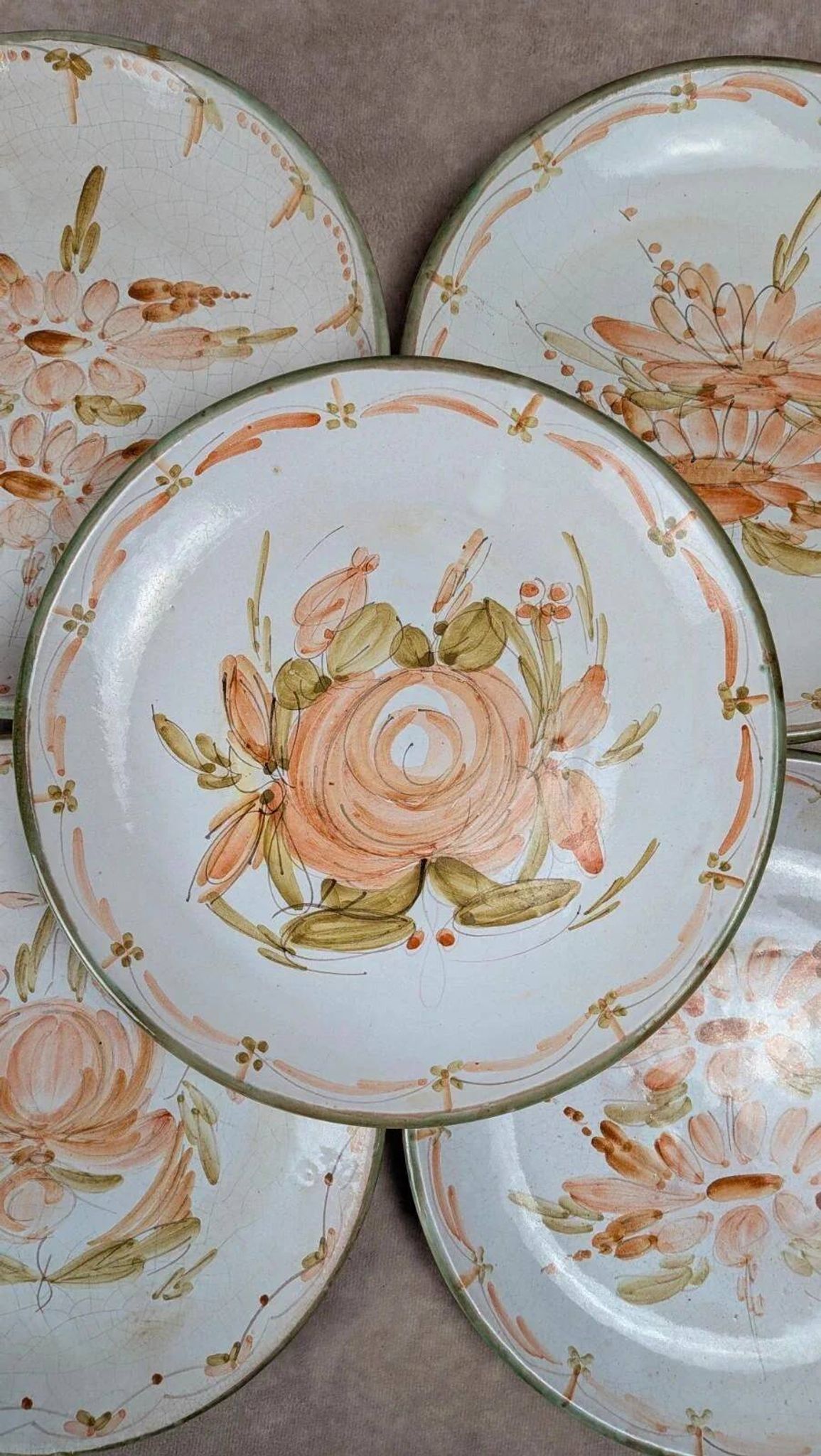 Set of 6 handmade flat plates signed by Maïté – hand-painted designs