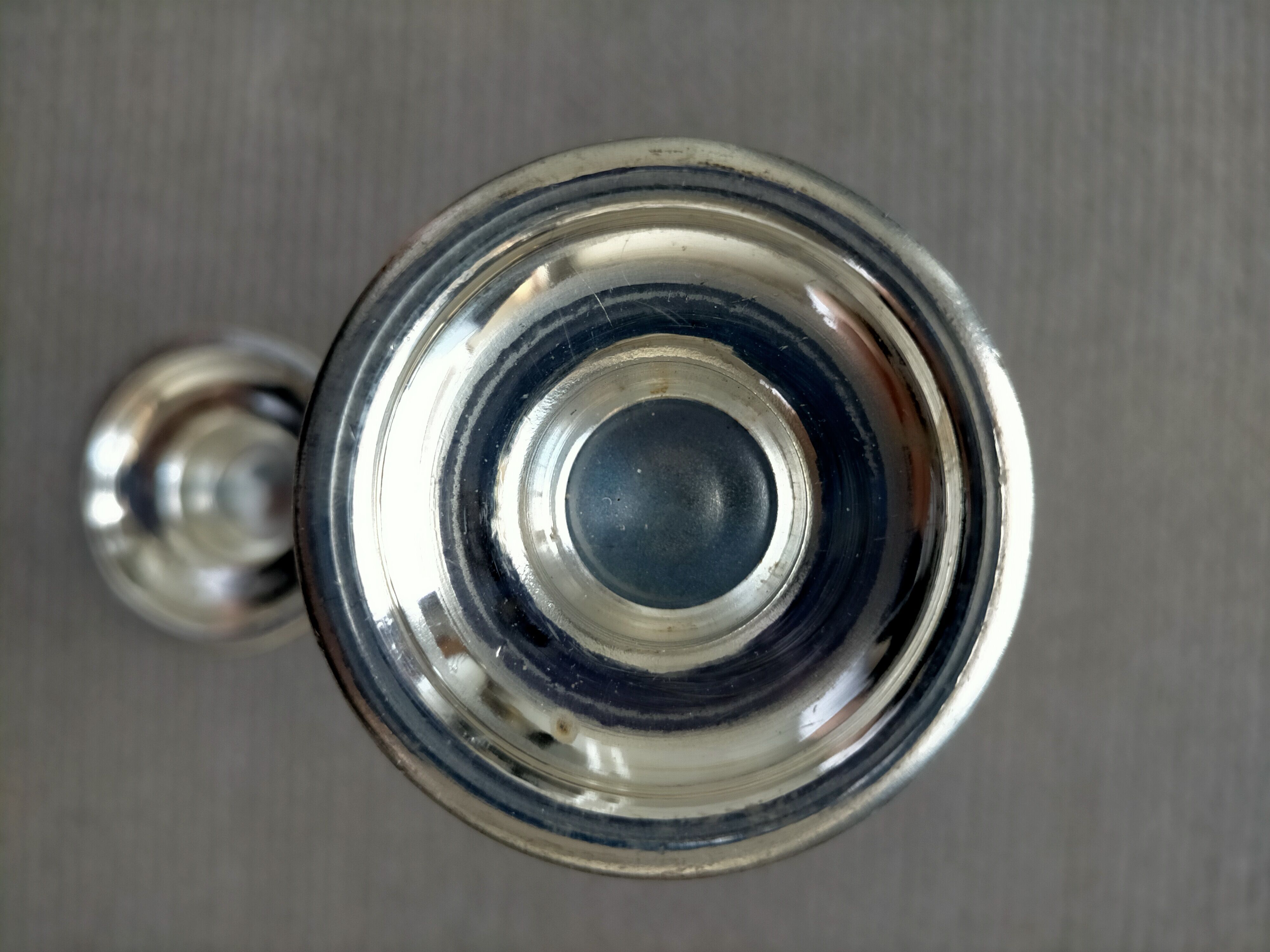 Two-arm metal candlestick