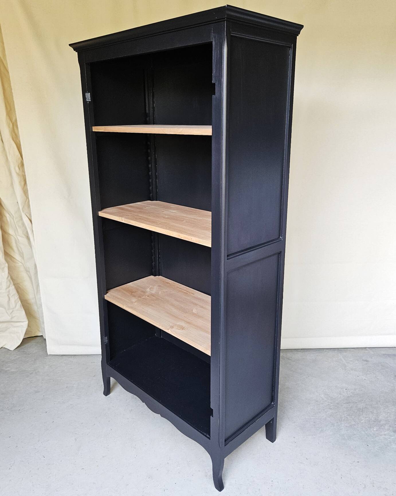 Black and wood bookcase
