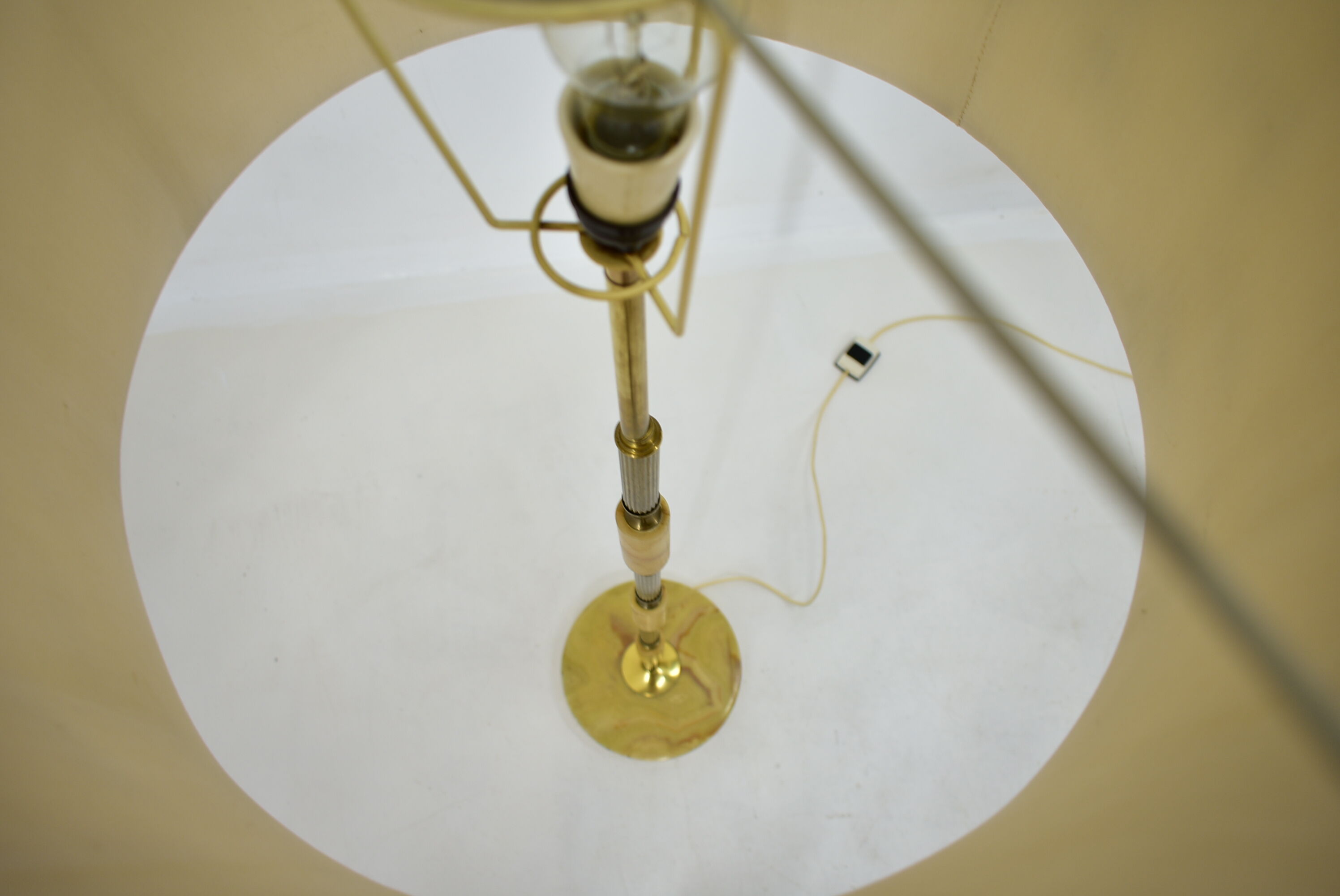 Czechoslovakia mid-century floor lamp in alabaster and brass, 1950s