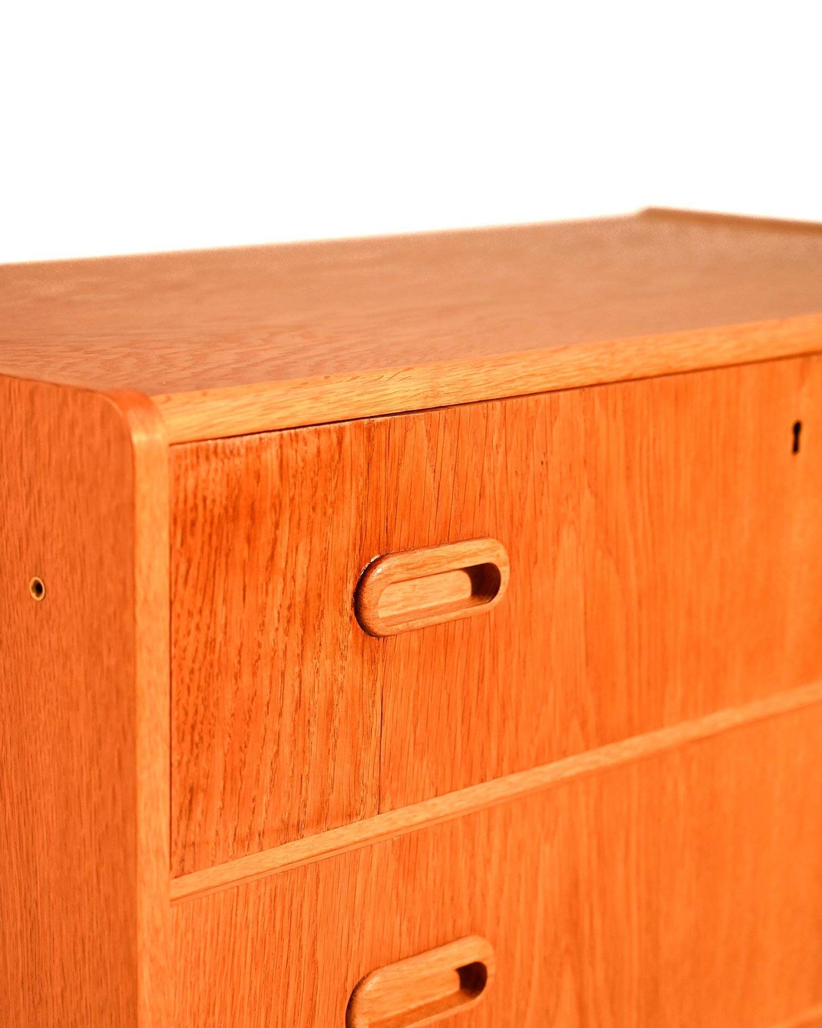 Commode en chêne scandinave, années 1960