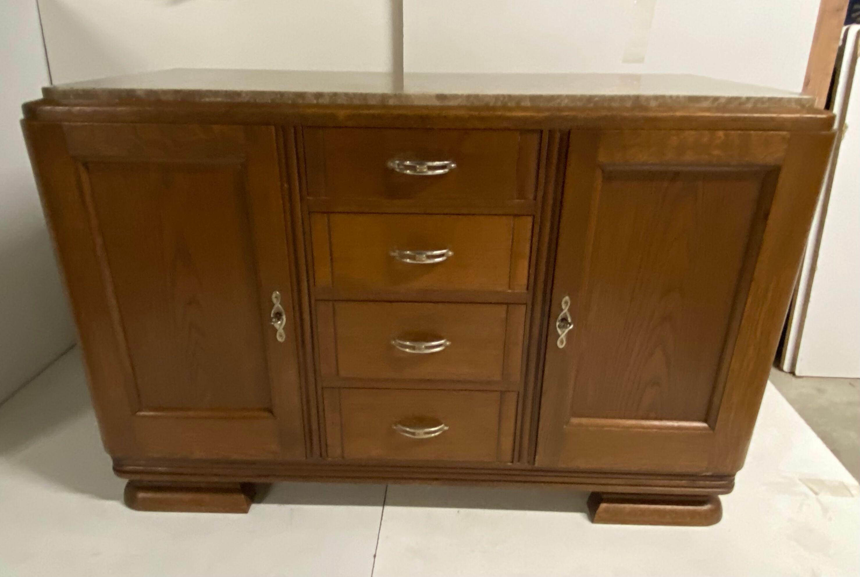 Art deco chest of drawers