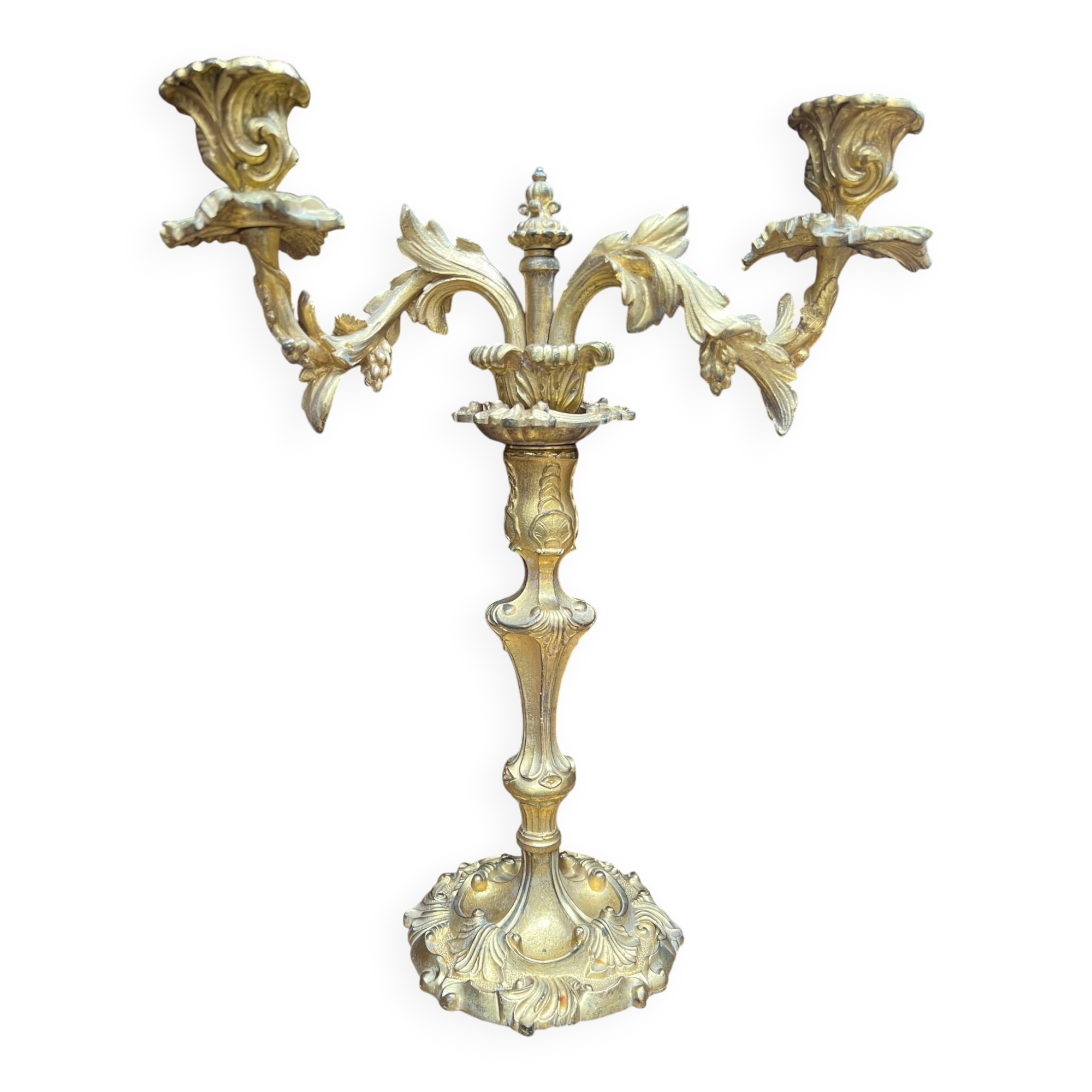Chandelier de style rococo.