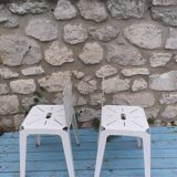 Paire de chaises en tôle laquée