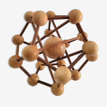 Modélisation sculpturale d'un atome en bois massif design contemporain