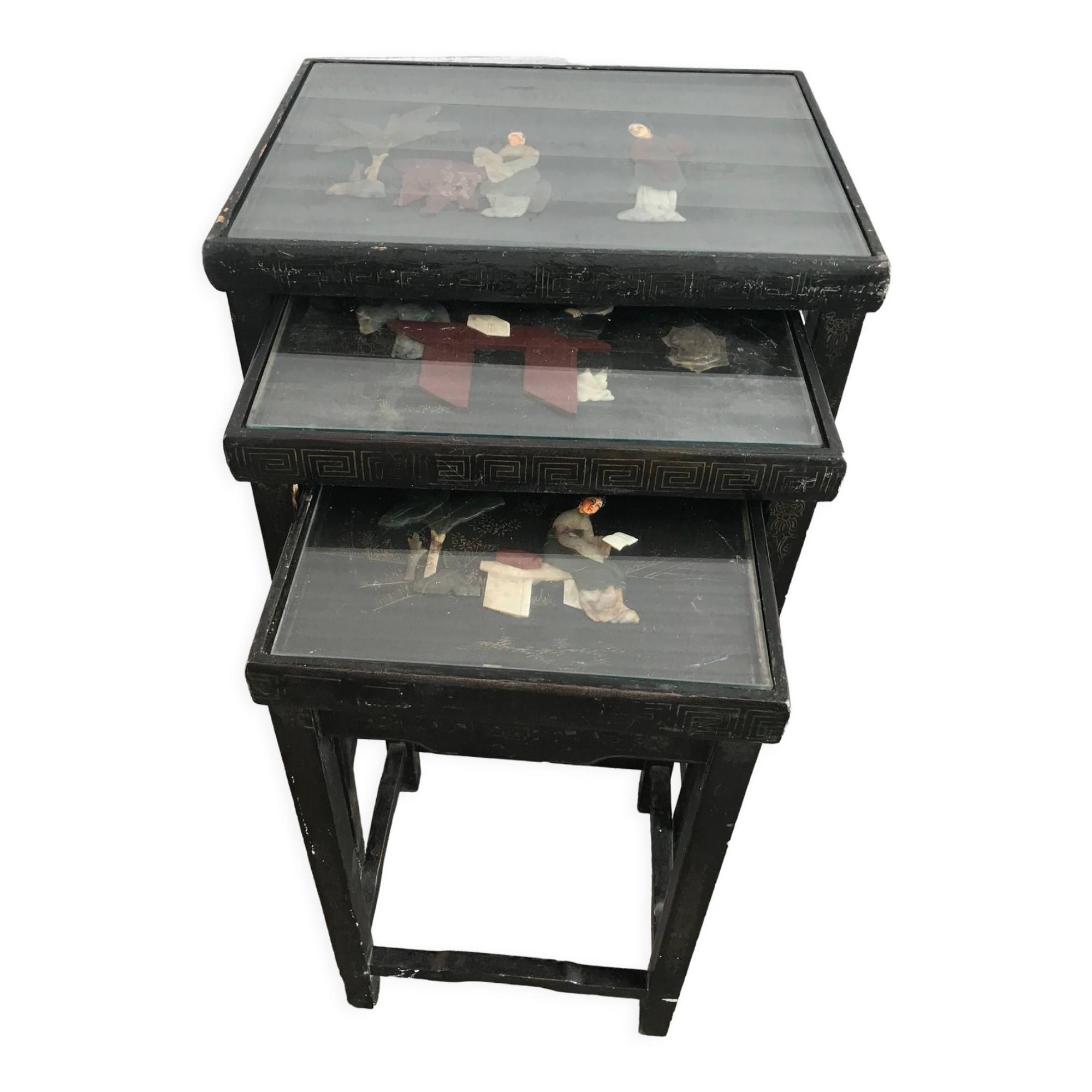 Tables gigognes chinoises en bois laqué incrustations de pierres dures années 60