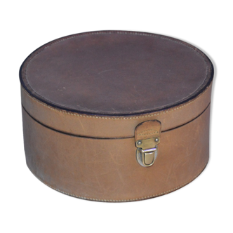 Hermes Paris box has neck of the 1920s
