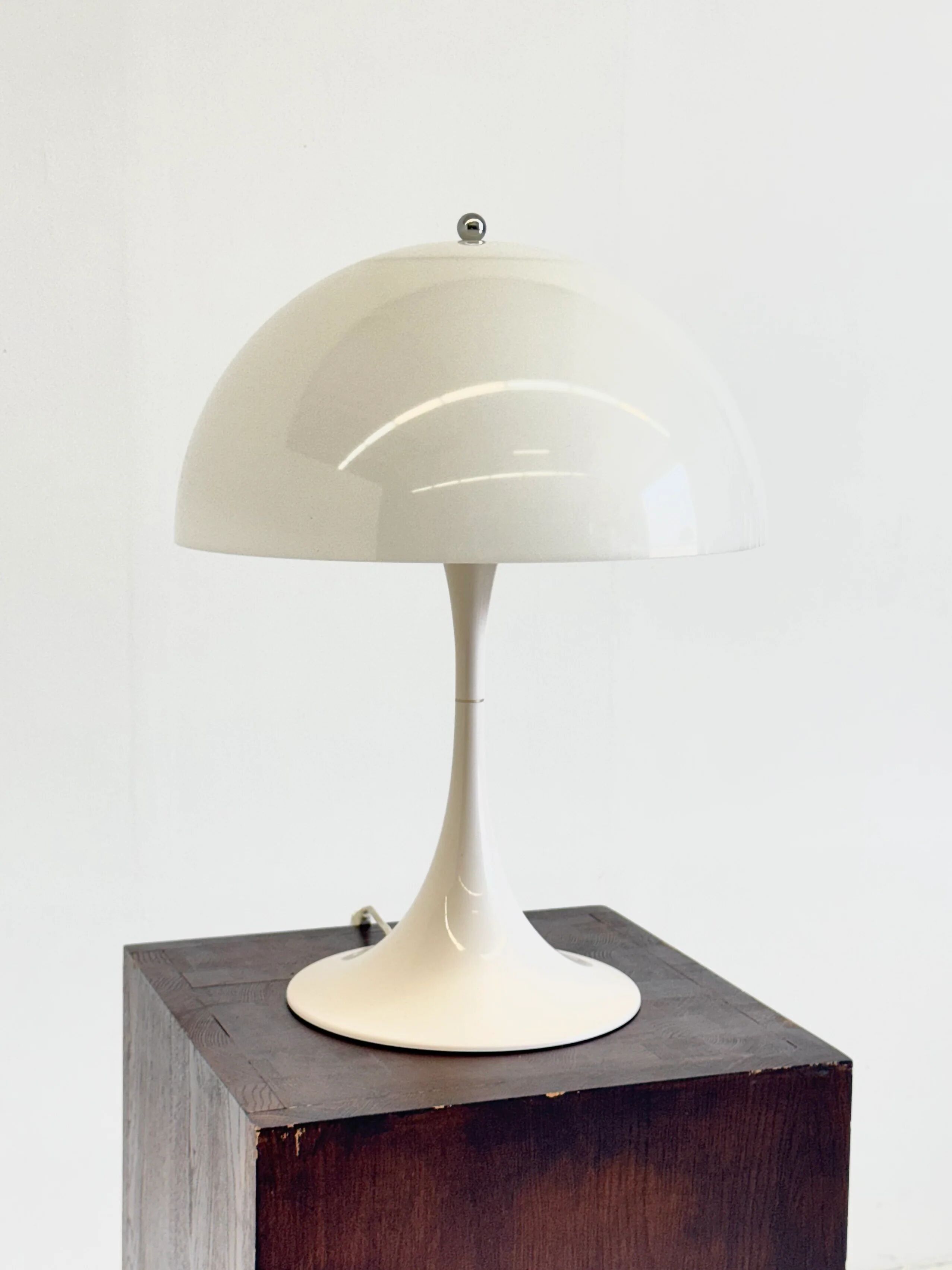 Lampe de table Panthella Louis Poulsen Verner Panton Blanche