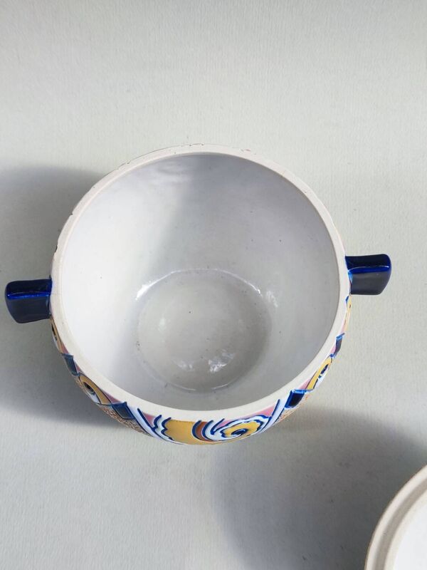 Pot amphore en porcelaine et son couvercle