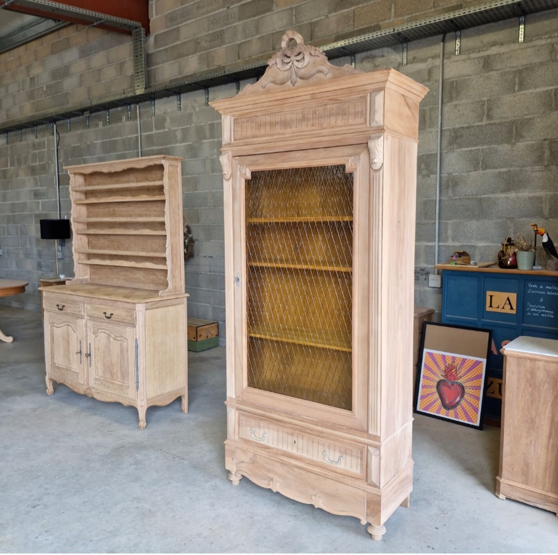 Vitrine ancienne néo-Louis XVI aérogommée