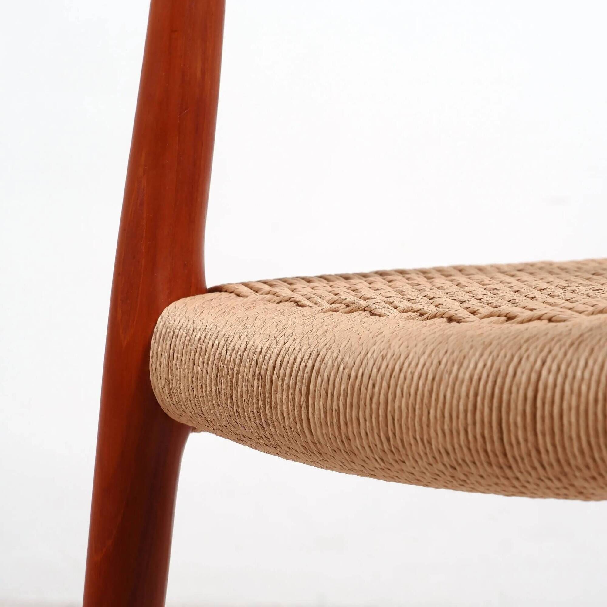Ensemble de 2 chaises de salle à manger en teck « Modèle 77 » de Niels Moller, avec cordon de papier