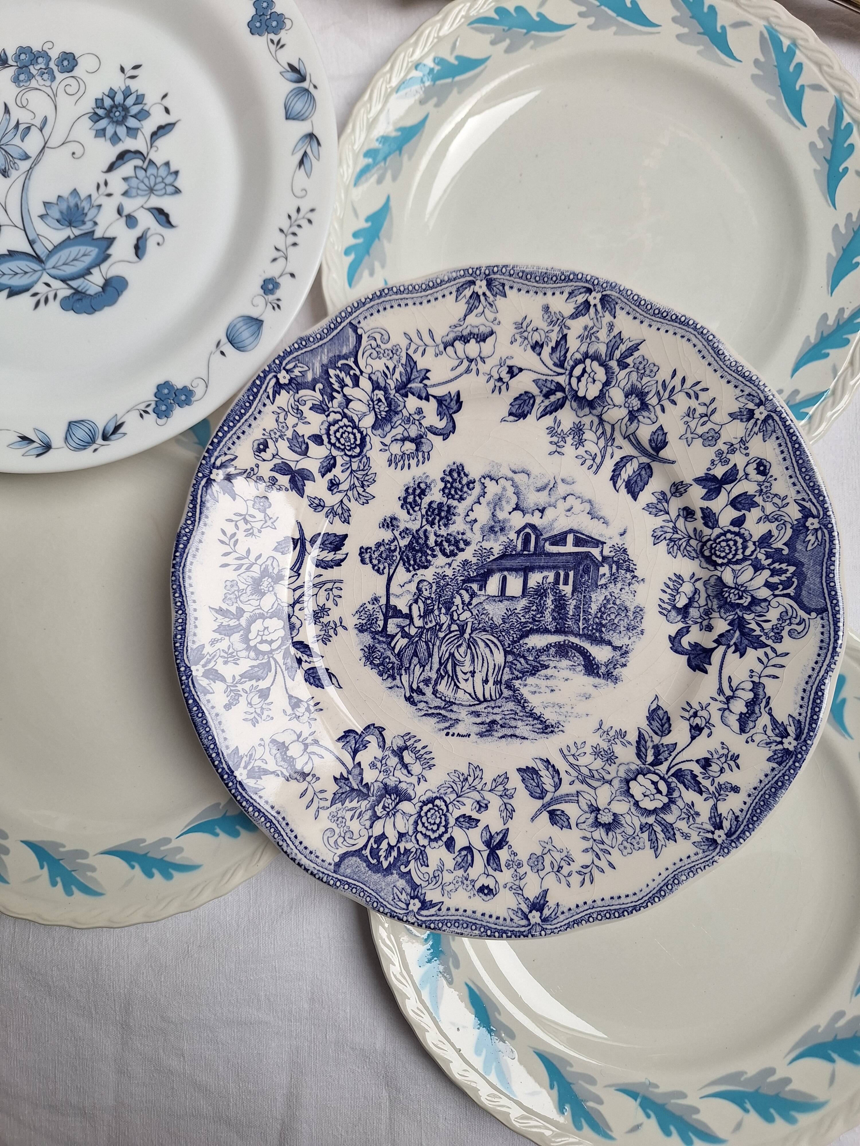 Assiettes plates bleu vintage