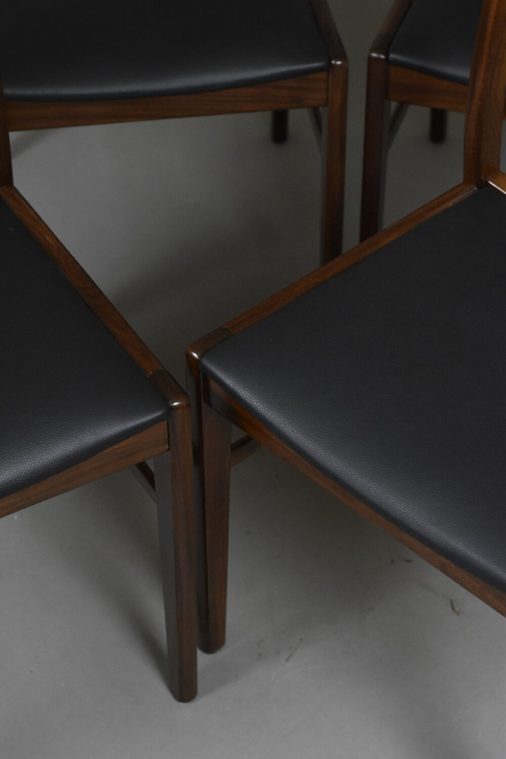 Ensemble de 4 chaises danoises en massif d'afomosia, années 60