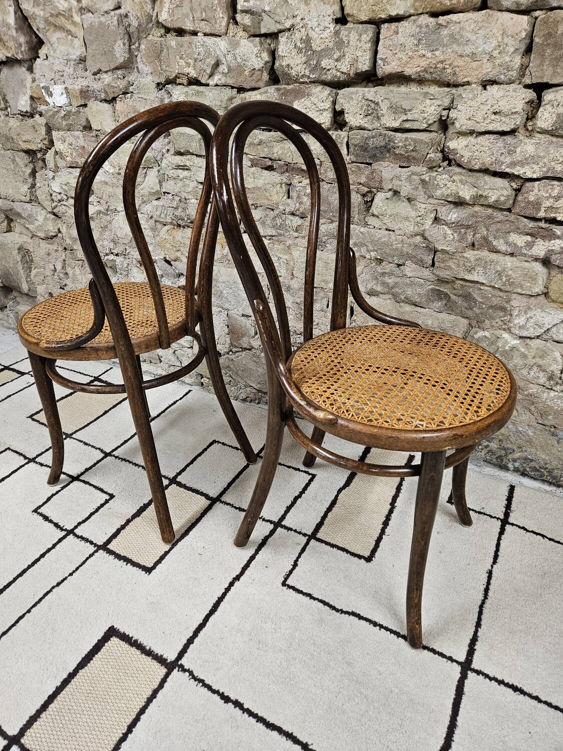 Pair of Thonet austria Nr 18 curved wood bistro chairs
