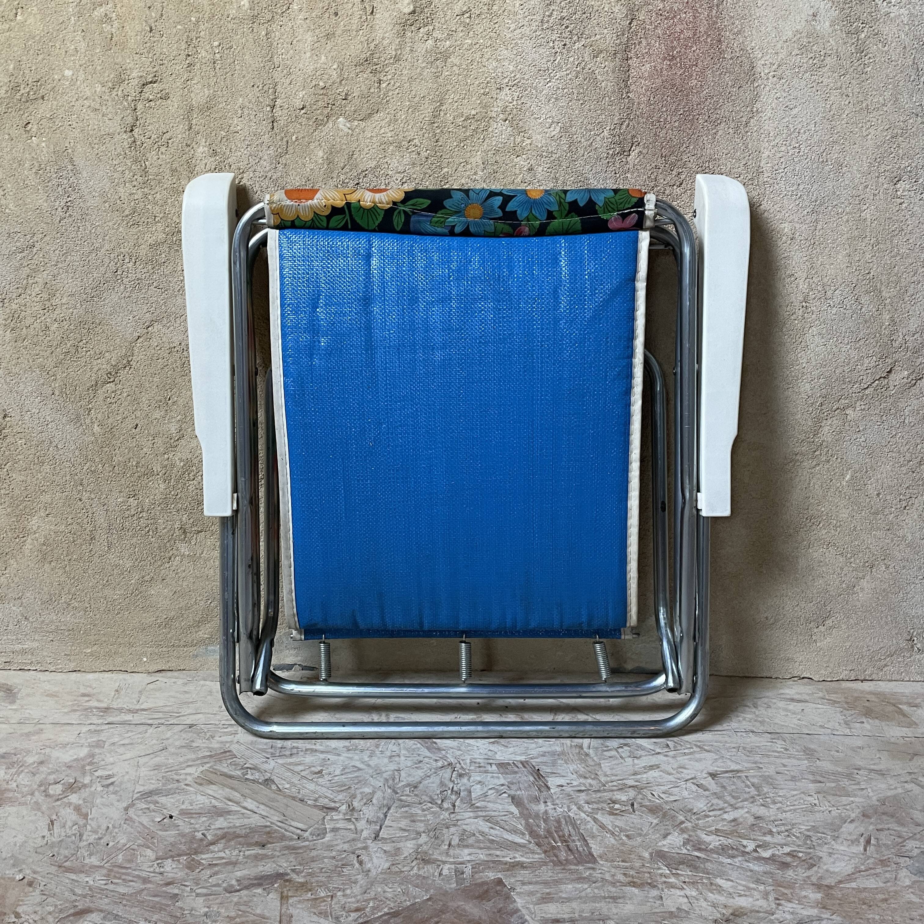 Foldable camping chair, multicolor flower pattern