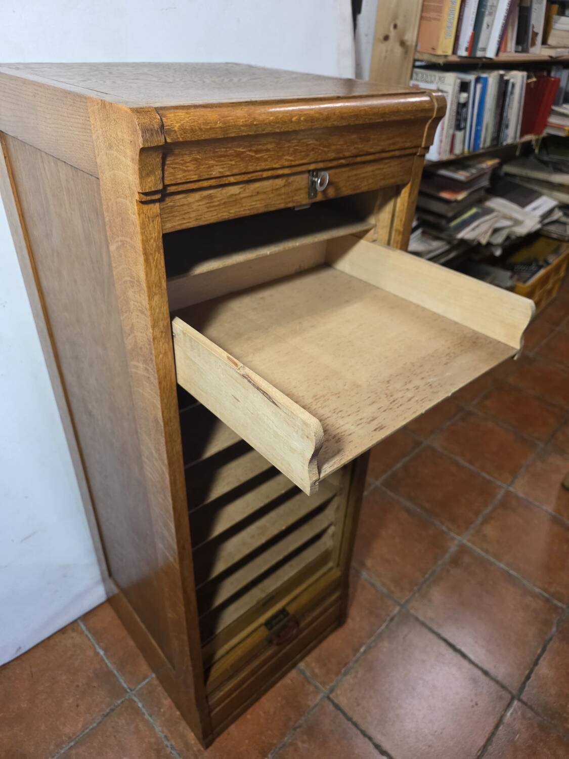 Art Deco curtain cabinet from the 1930s in oak with interior drawers, 120cm H.