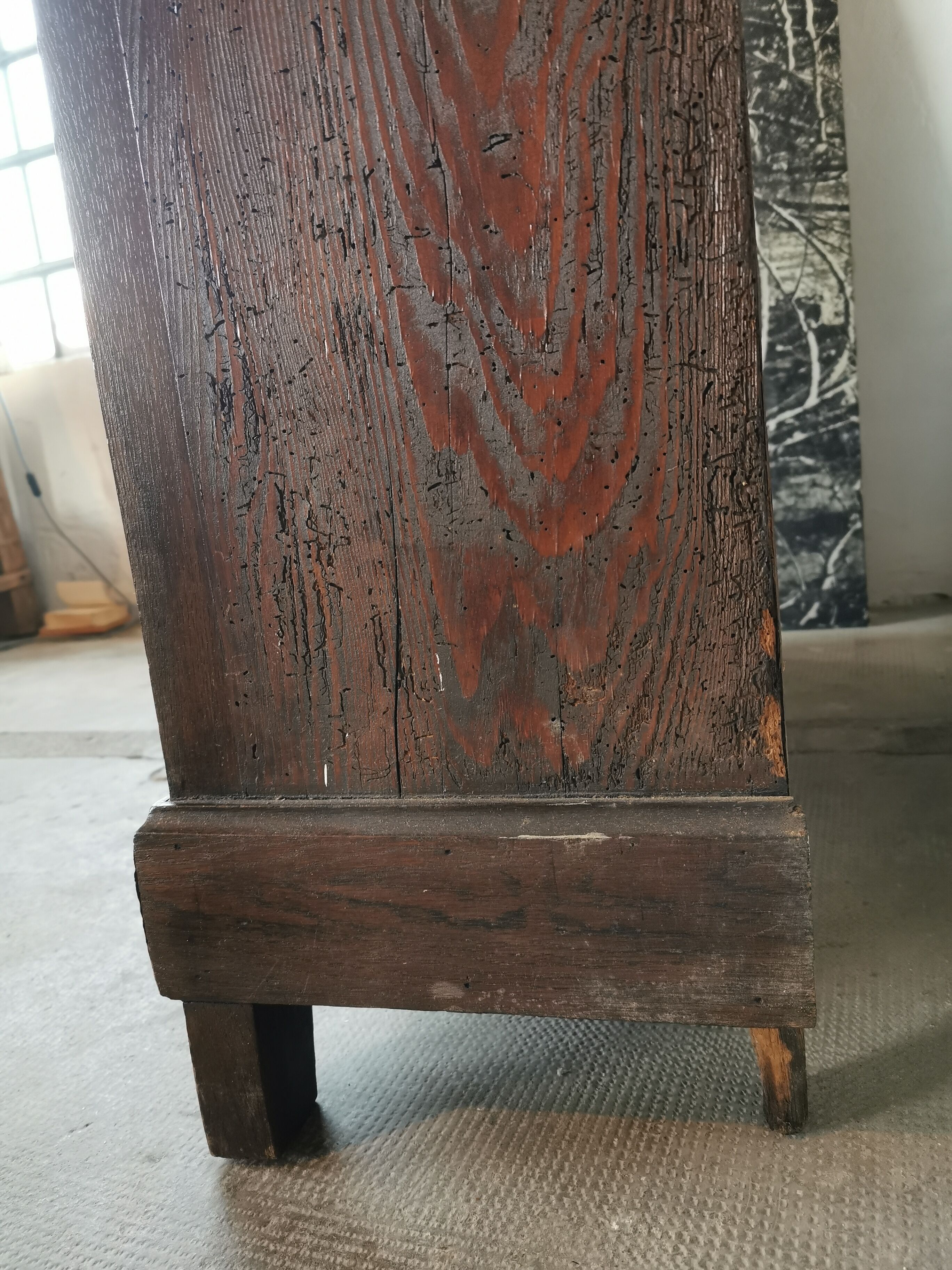 Library, wooden showcase