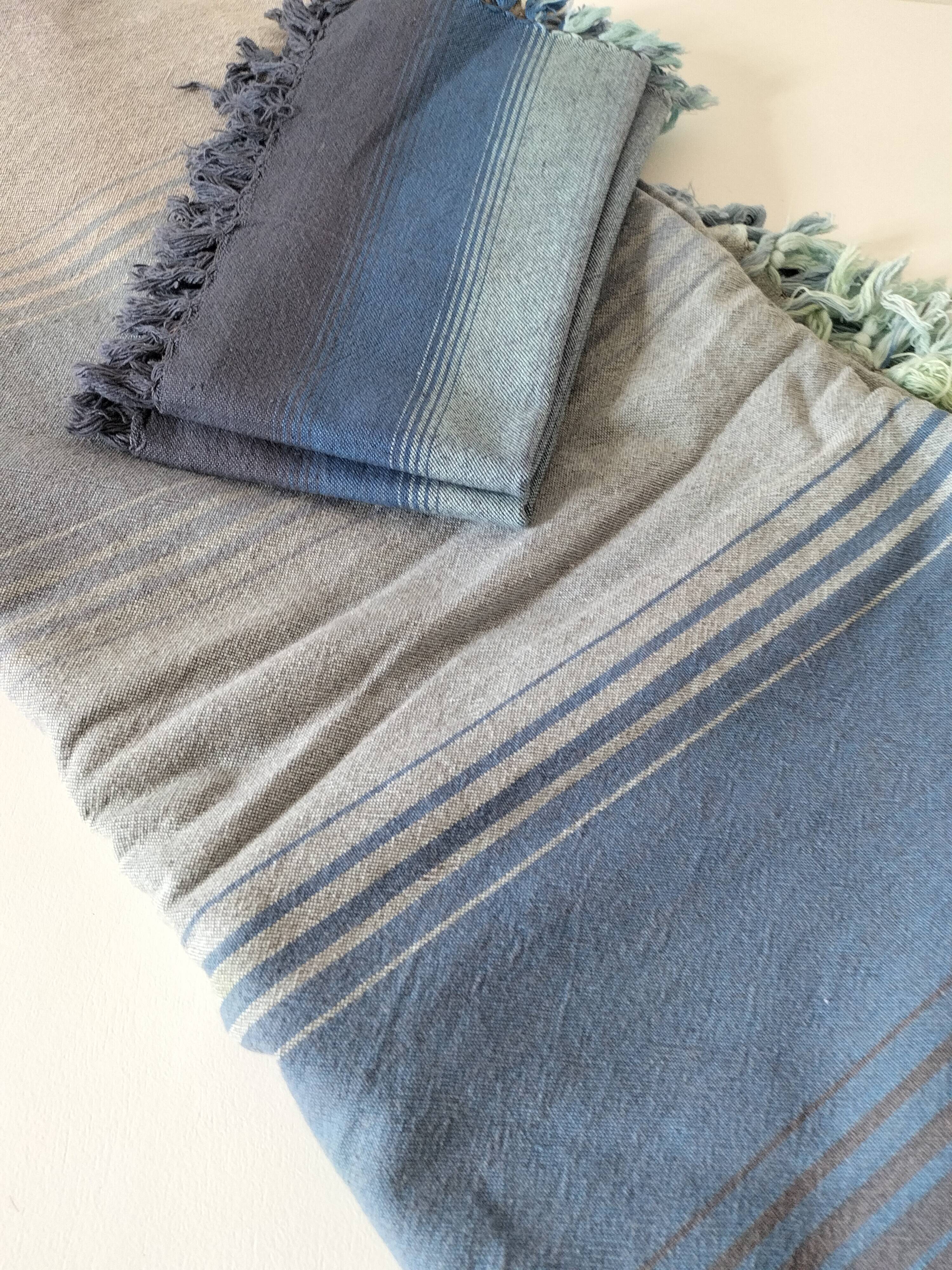 Tablecloth set + 7 cotton napkins in blue gradient with fringes