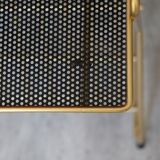 Sellette ranges vinyls in metal