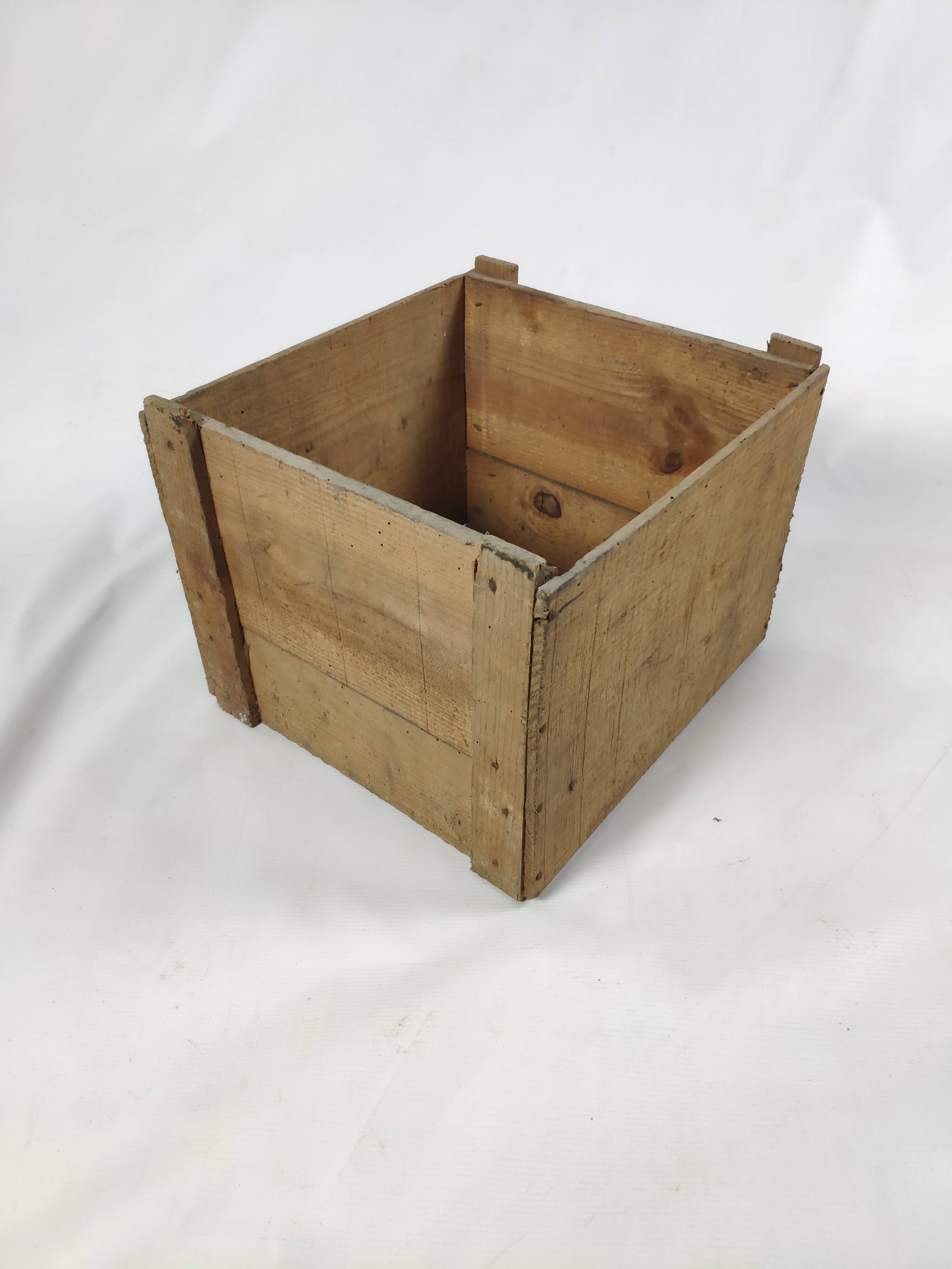 Small wooden transport crate