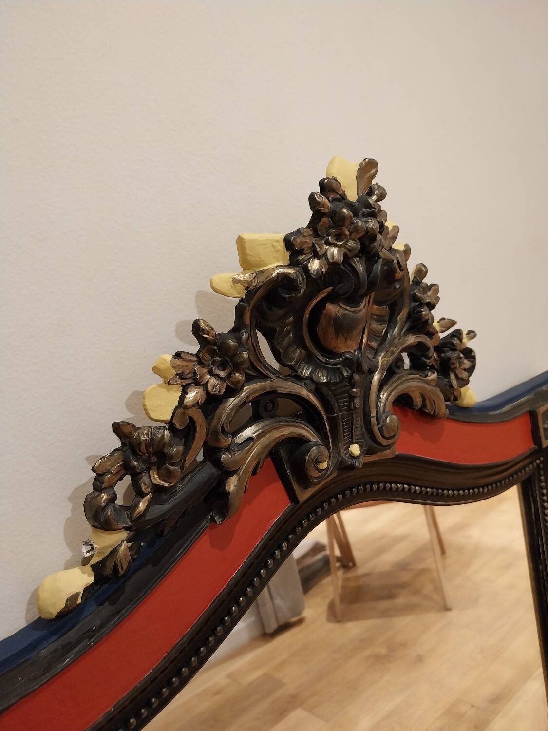Mirror with glazing beads from the Napoleon III period
