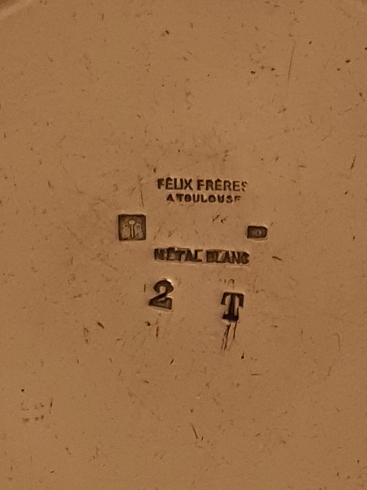 White Félix Frères metal milk pot in Toulouse