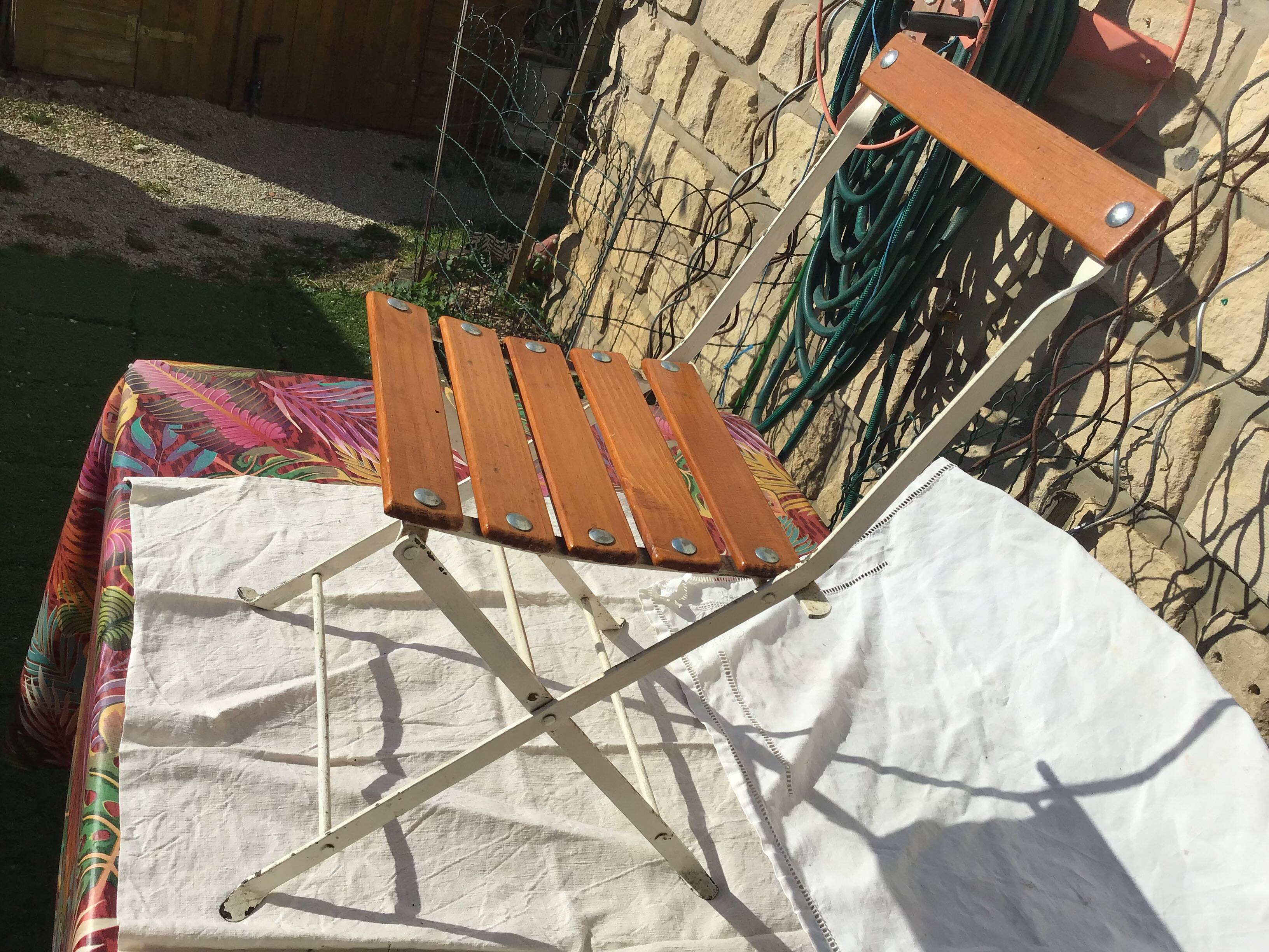 Wooden folding children's chair