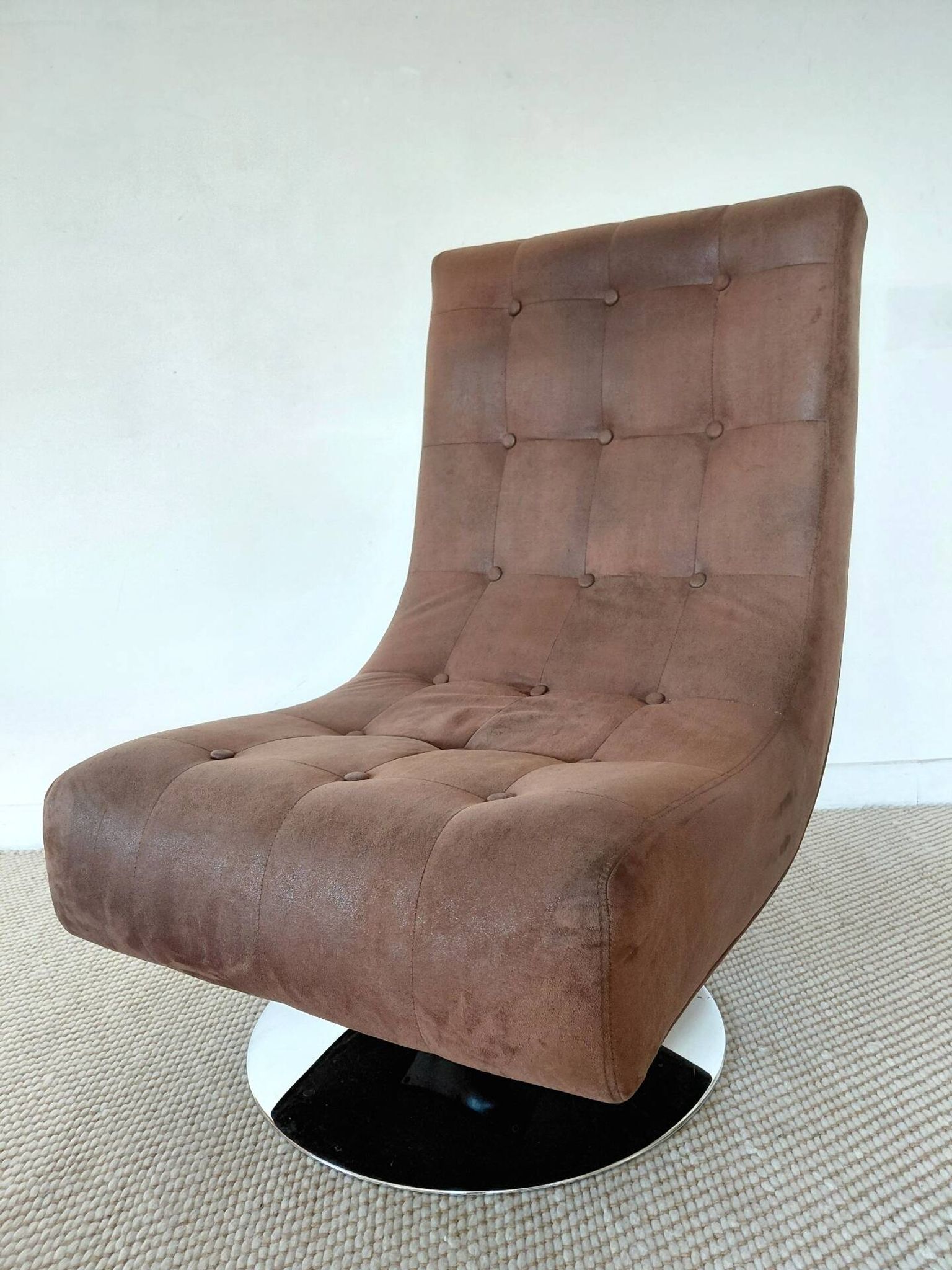 Fauteuil vintage pivotant en suède marron-esprit design années 60/70s