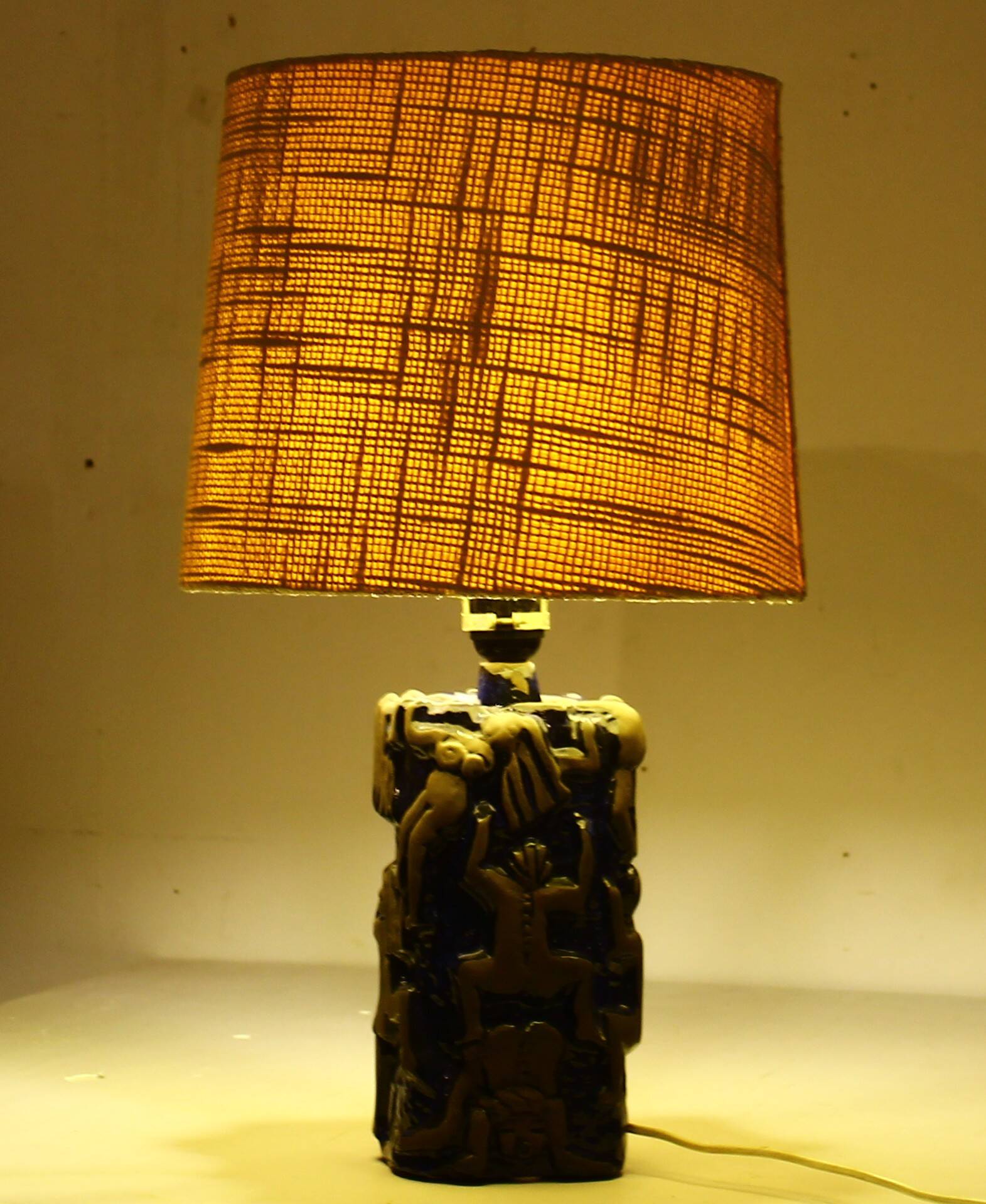 Table lamp "Climbing Women", partially glazed stoneware, by Sys M