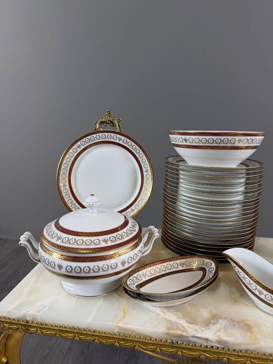 Limoges porcelain table service Leclaire, 42 pieces, 20th century