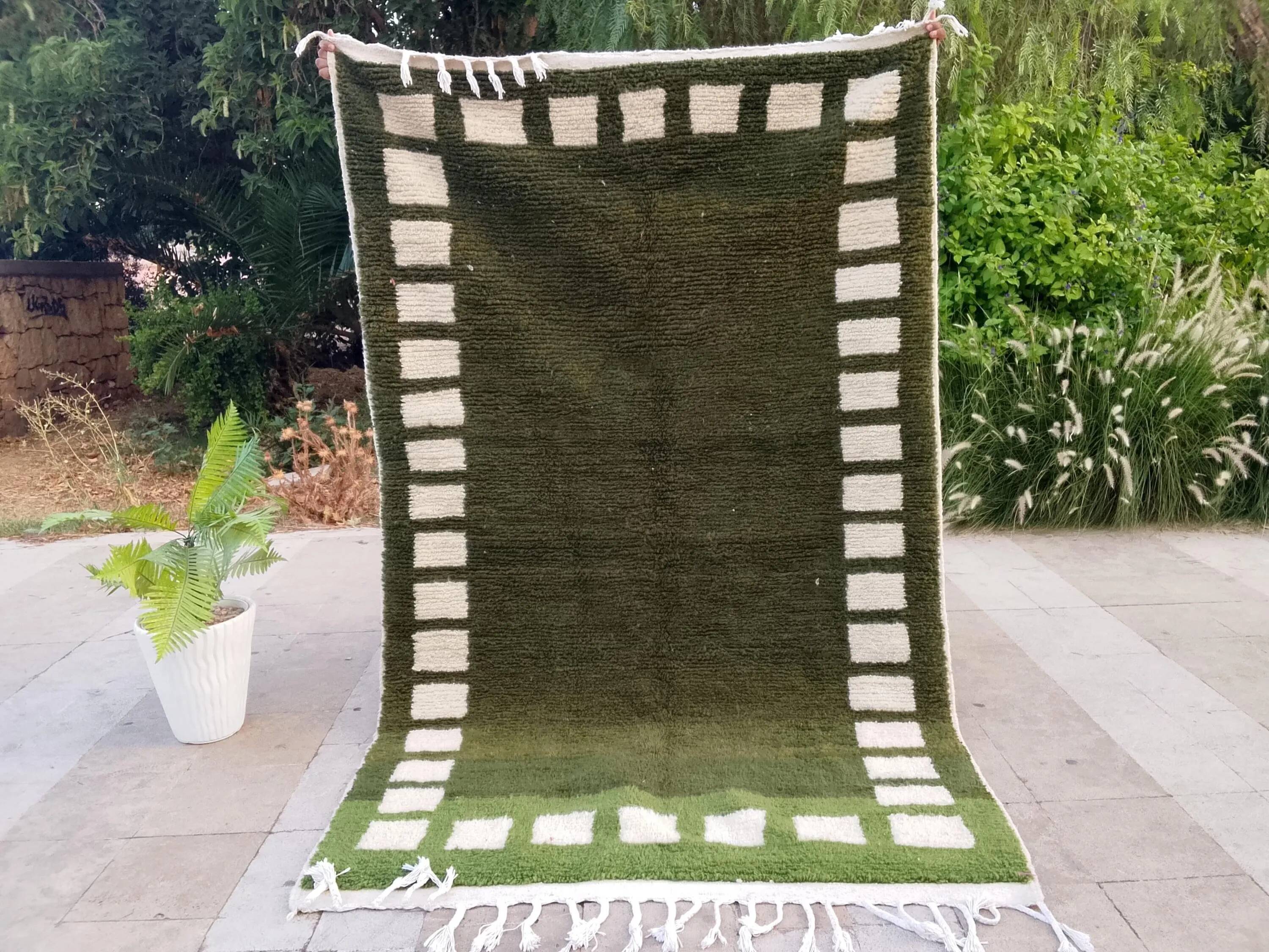 Handwoven Moroccan rug, natural wool, 250cm x 150cm, elegant decoration.