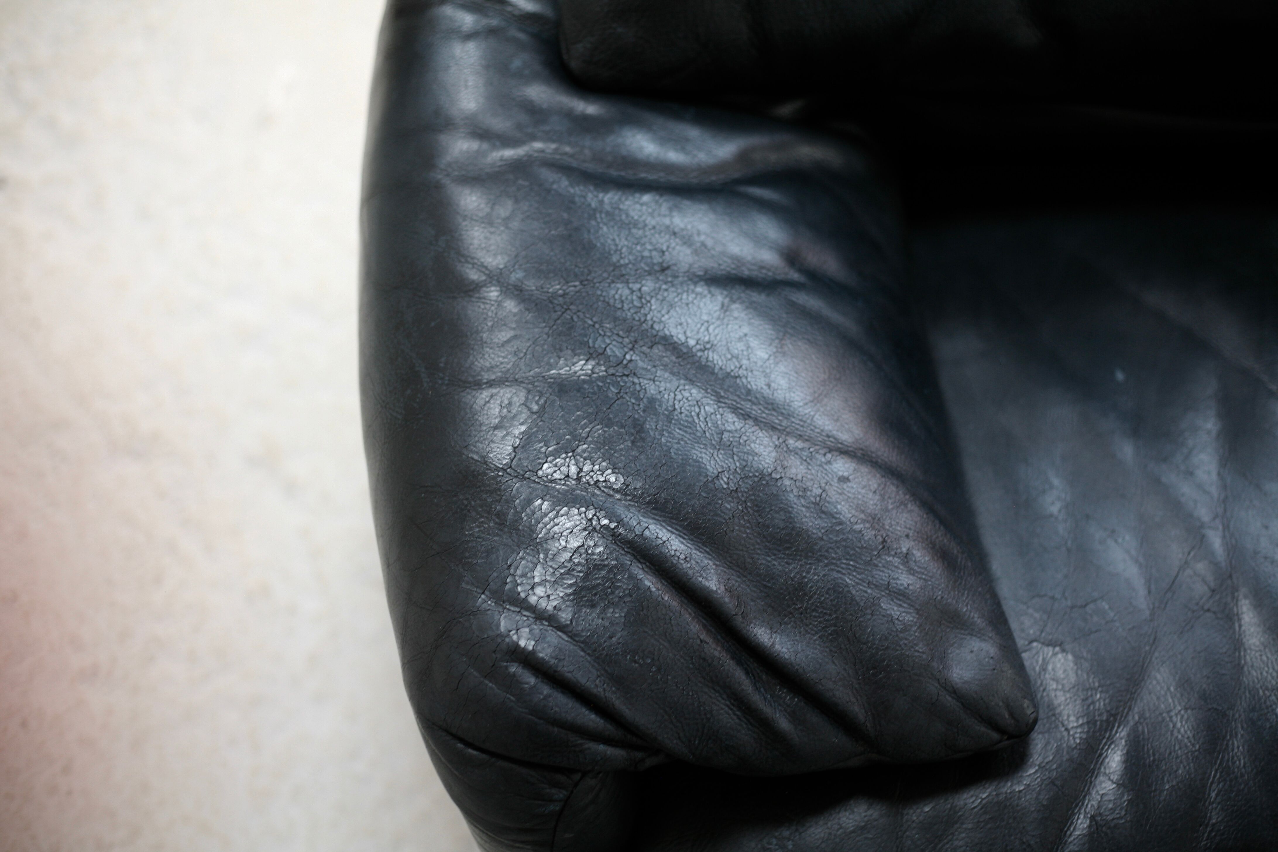 Sofa by Vico Magistretti, Cassina, Maralunga model. Italy, circa 1975. Navy blue leather