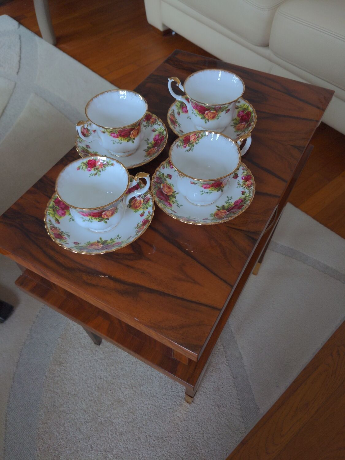 Set of 4 coffee cups