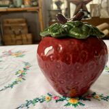 Pot en barbotine en forme de fraise