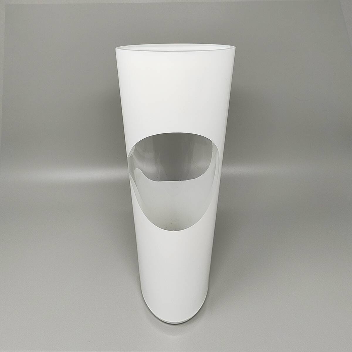 1970s Astonishing White Space Age vase by Linea Glass. Made in Italy