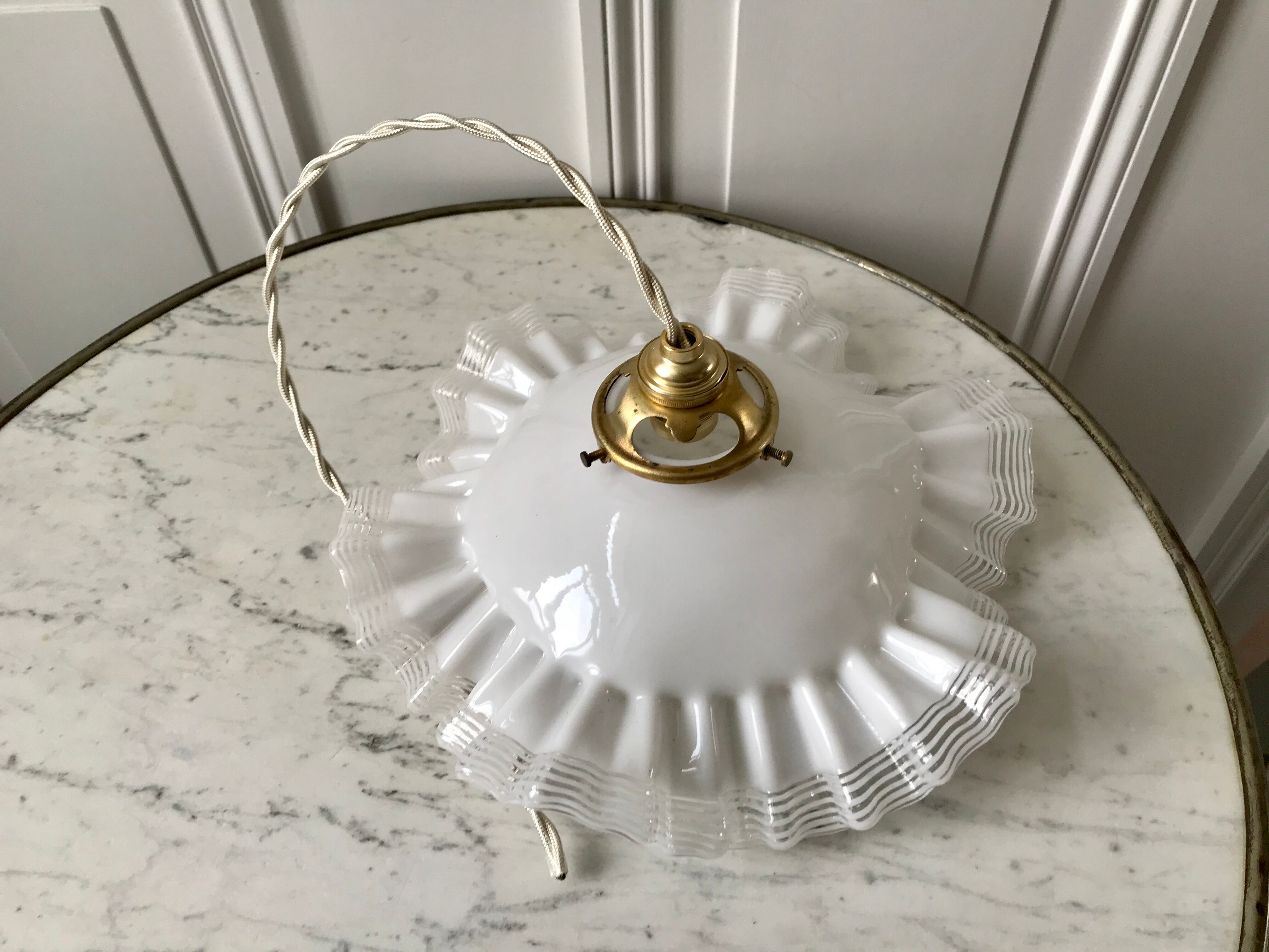 Opaline suspension in pleated glass 40s-50s
