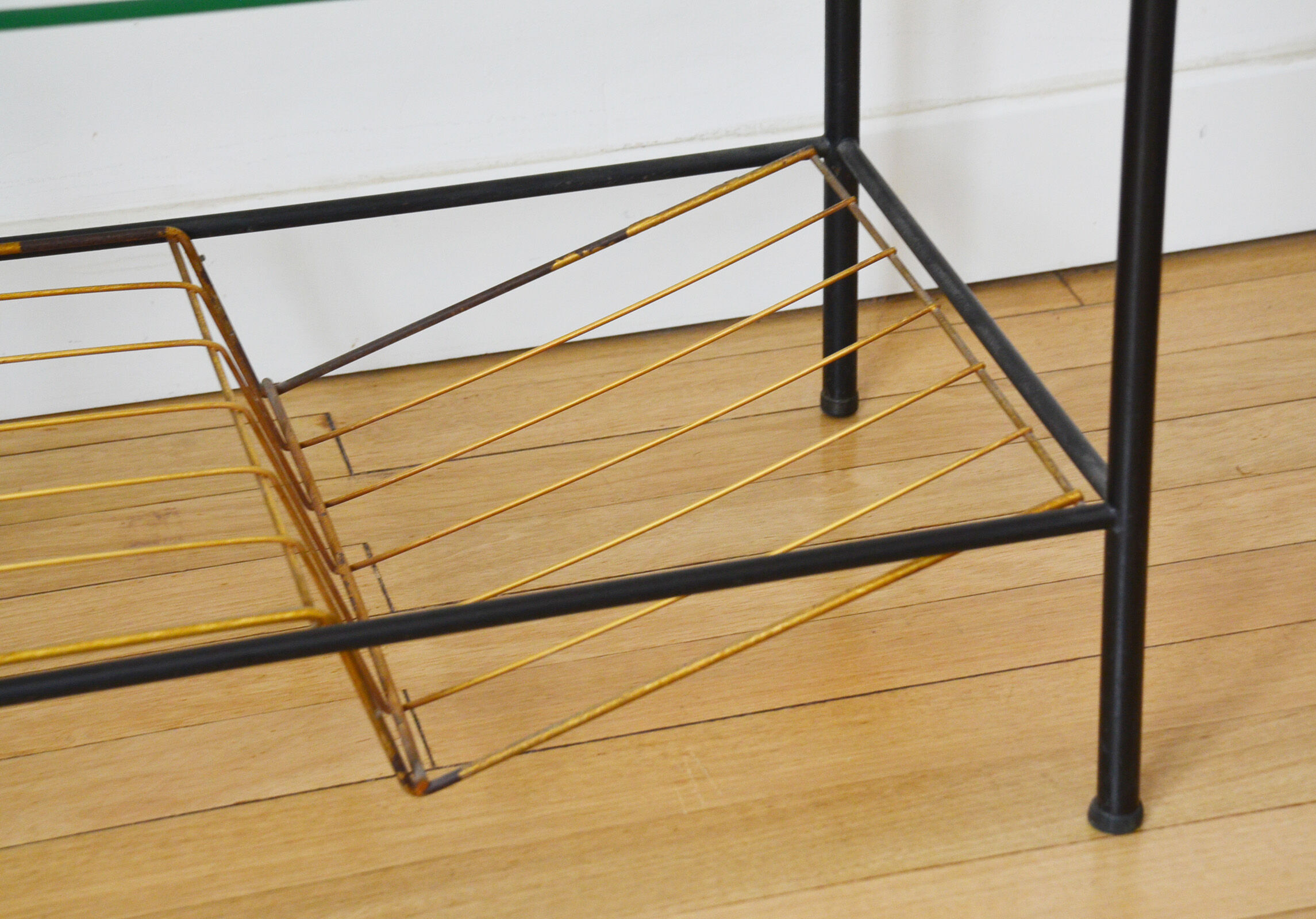 Table low glass magazine rack 50s