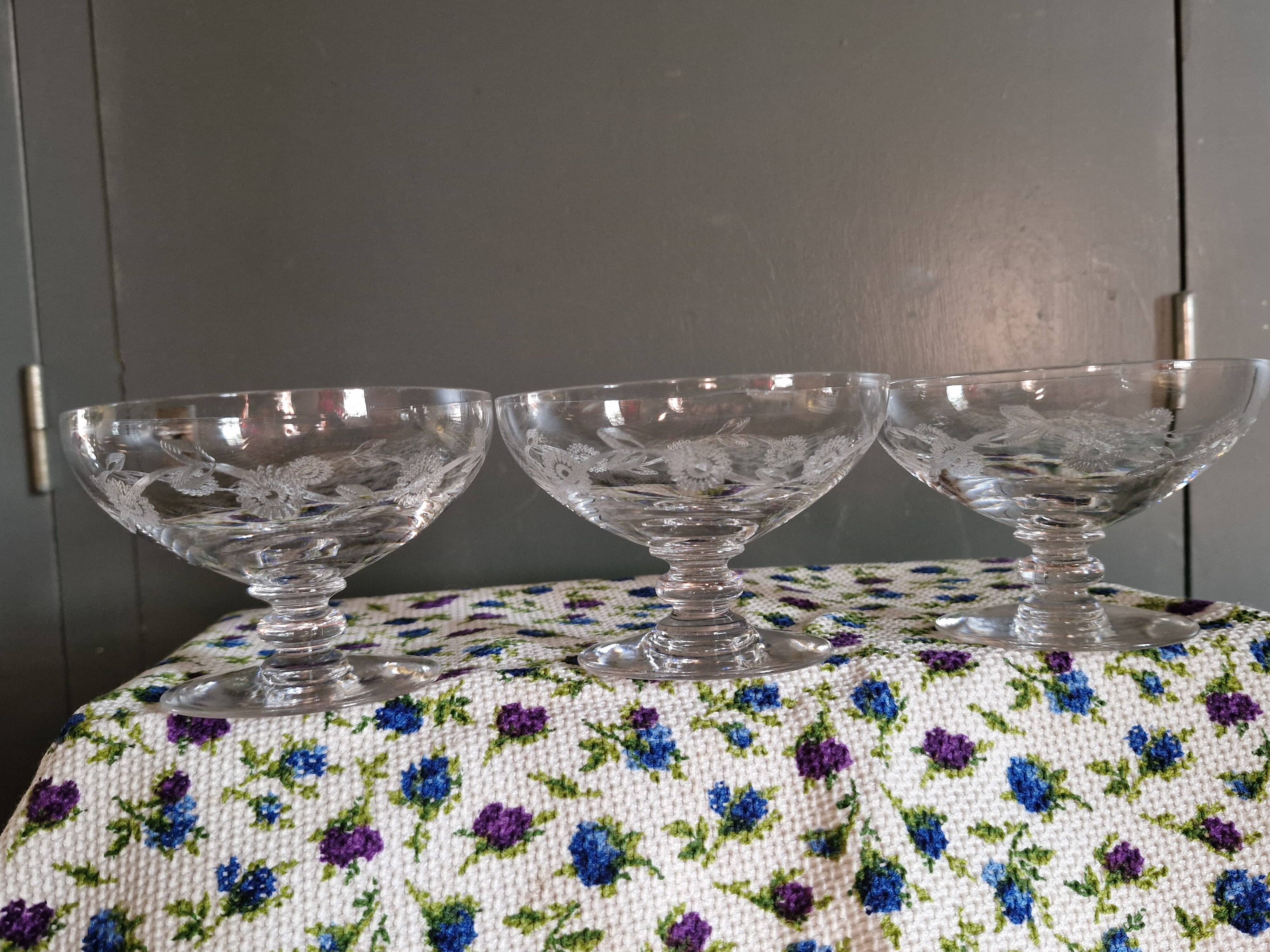 3 Art Deco Champagne Coupes in Engraved Crystal with Daisies