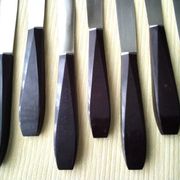 Box of 12 vintage table knives in stainless steel and brown bakelite