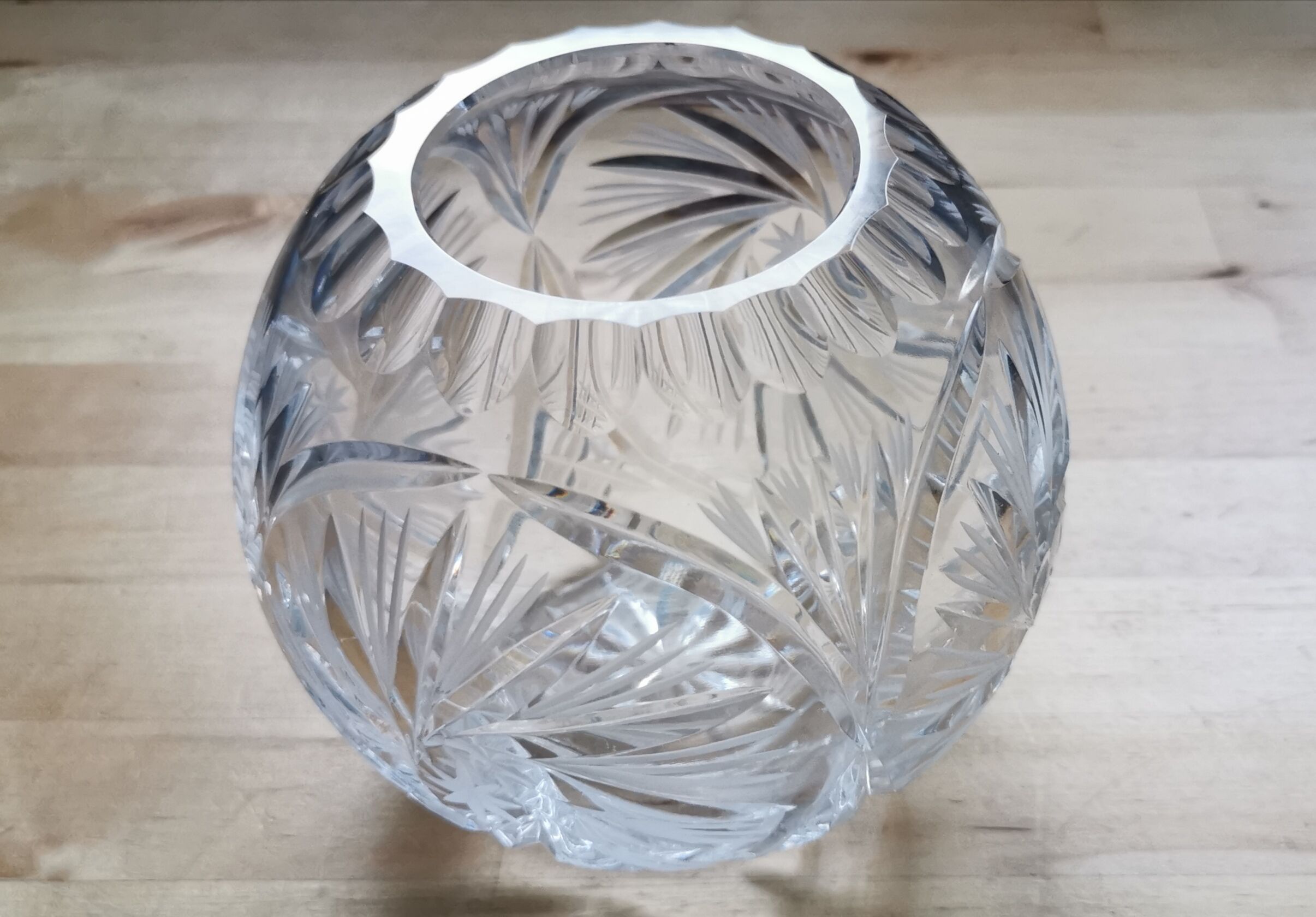 Vase cut crystal ball