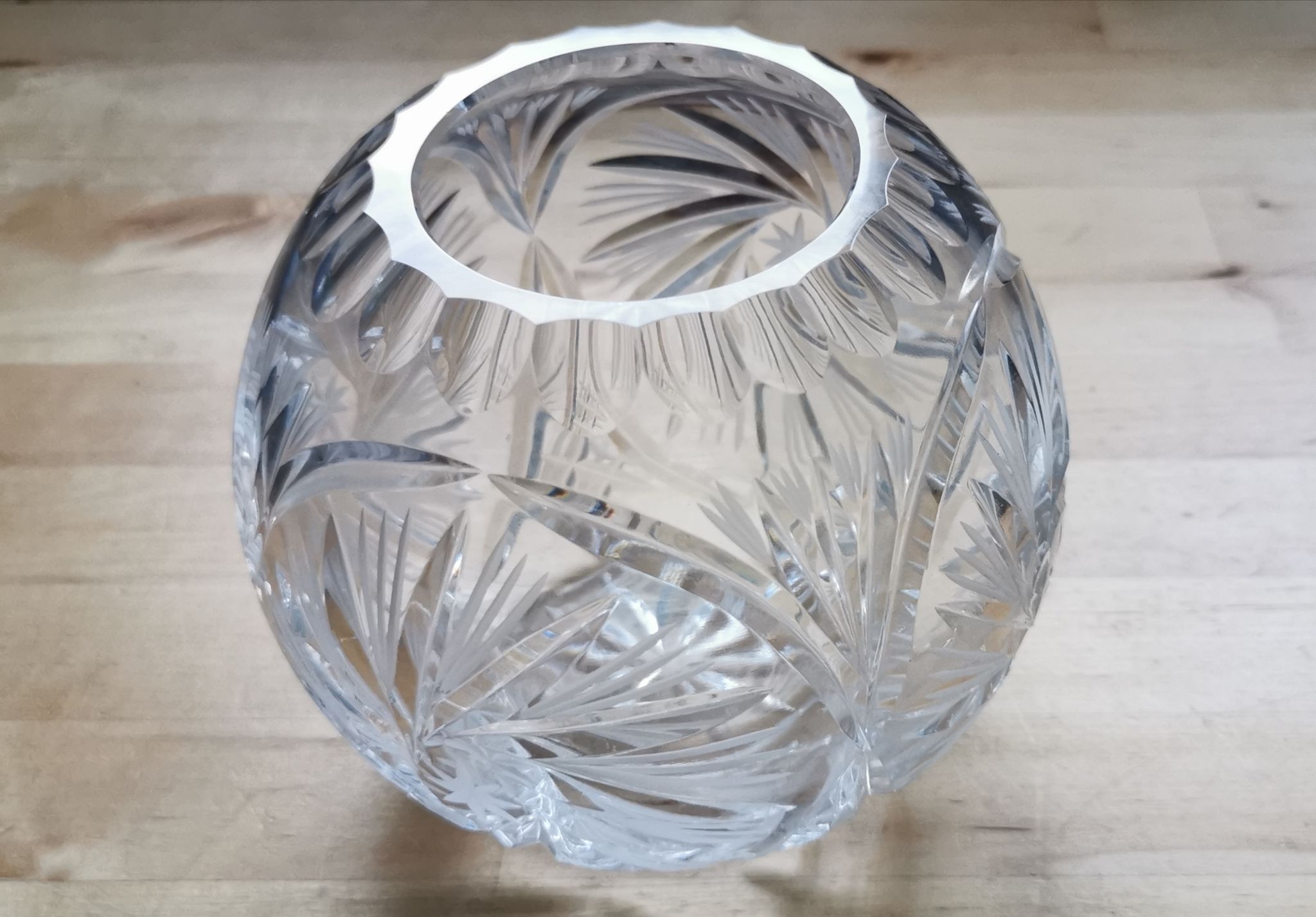 Vase cut crystal ball