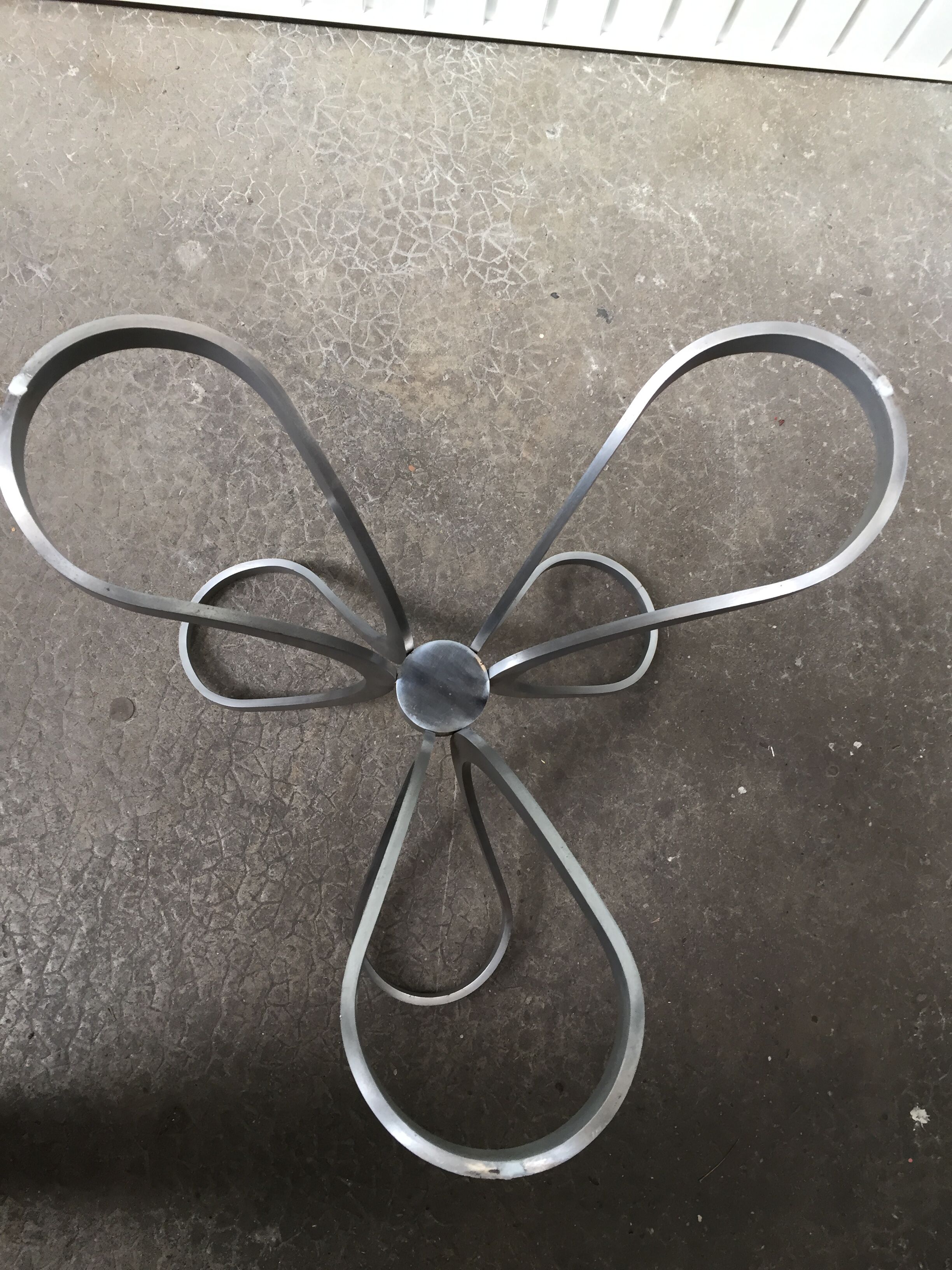 Table ronde design années 70