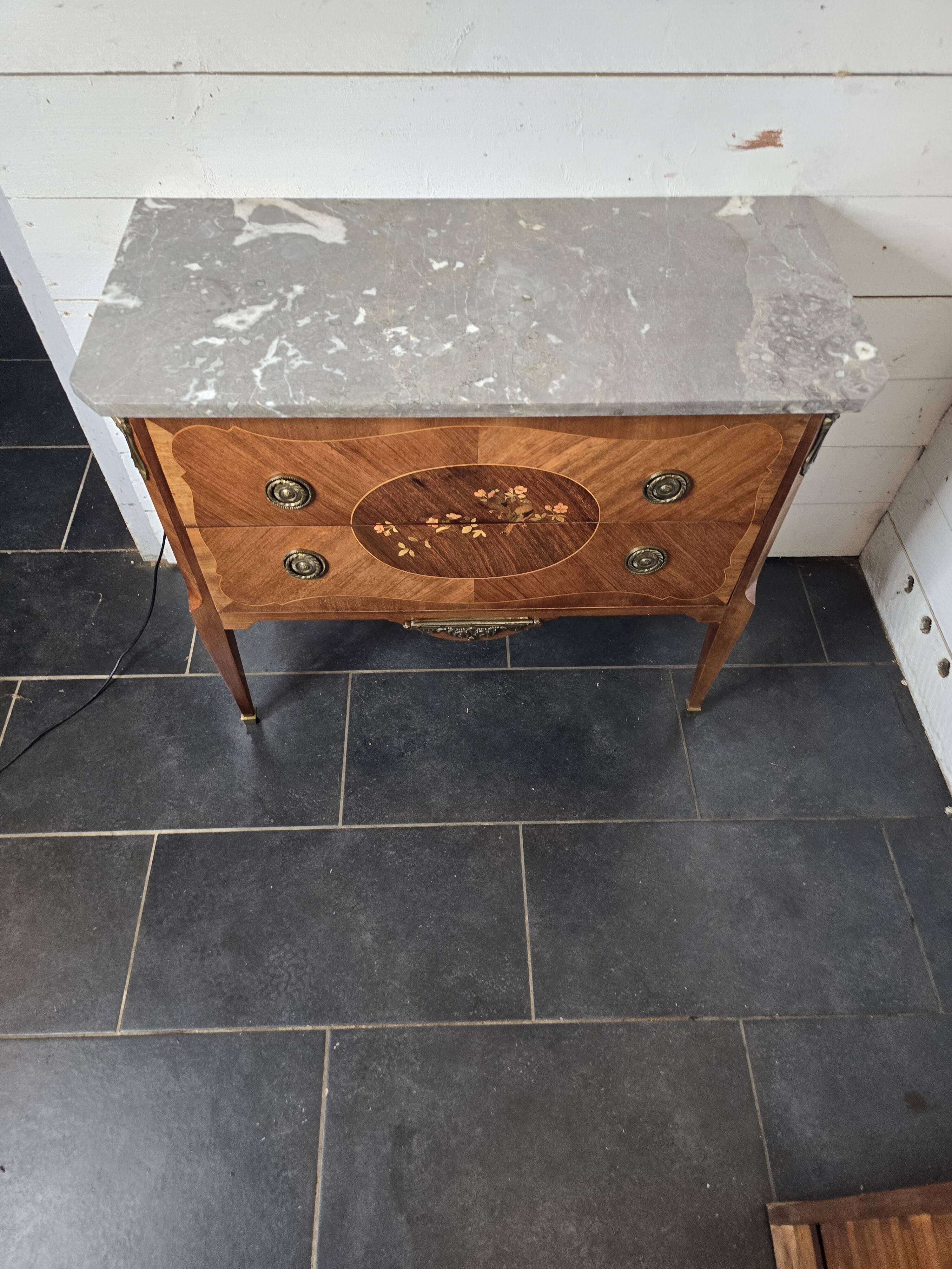 Commode en marqueterie milieu XXème