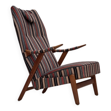 Années 60, fauteuil suédois, tissu d'ameublement en laine, bois de chêne, bois de teck.
