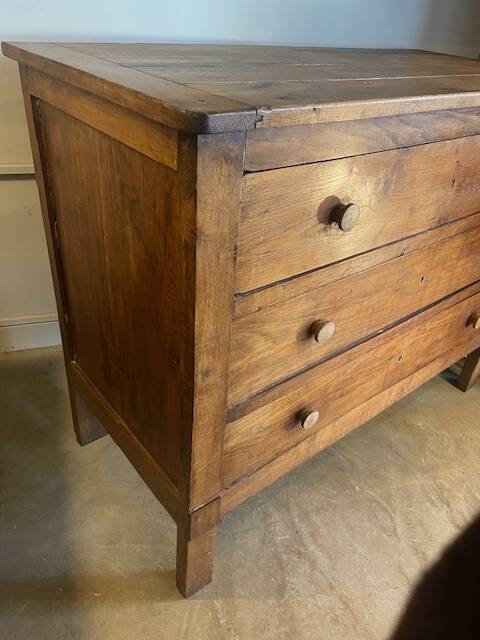 Oak chest of drawers