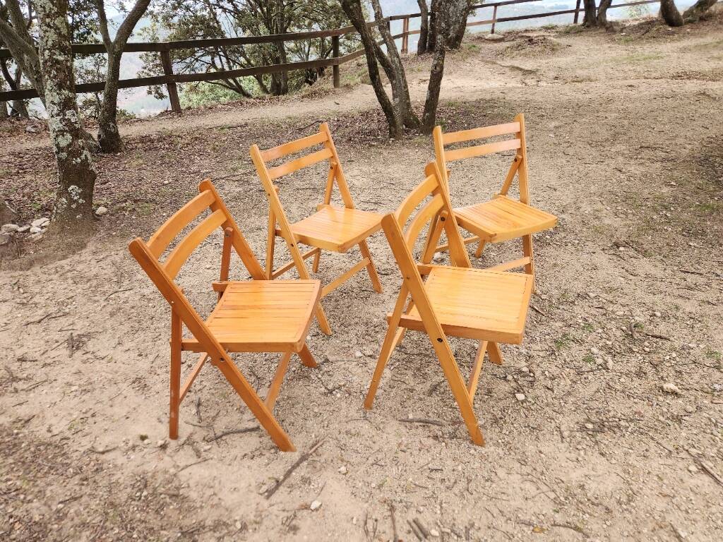 Set of 4 vintage wooden folding chairs