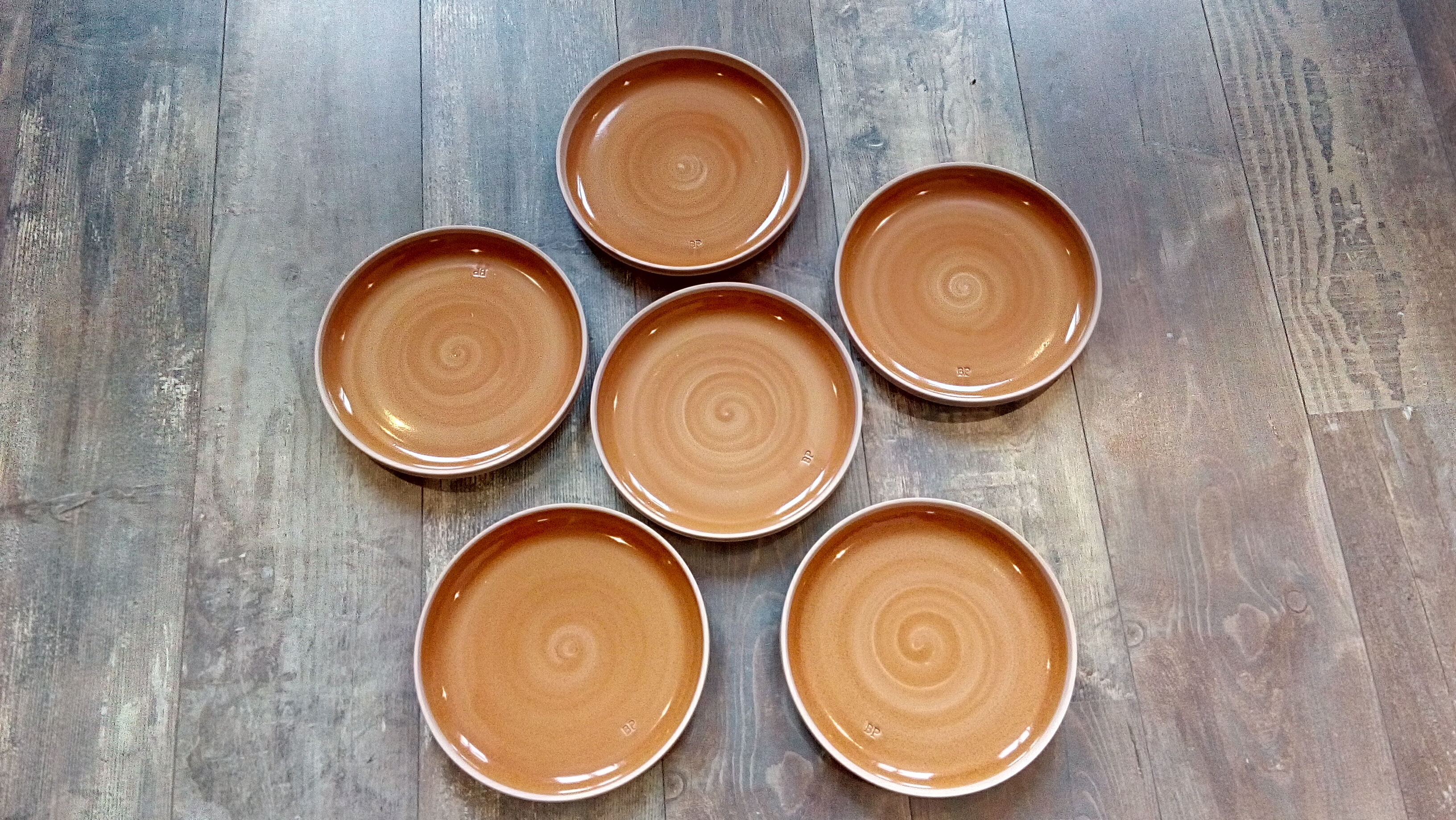 Set of 6 flat plates in sandstone